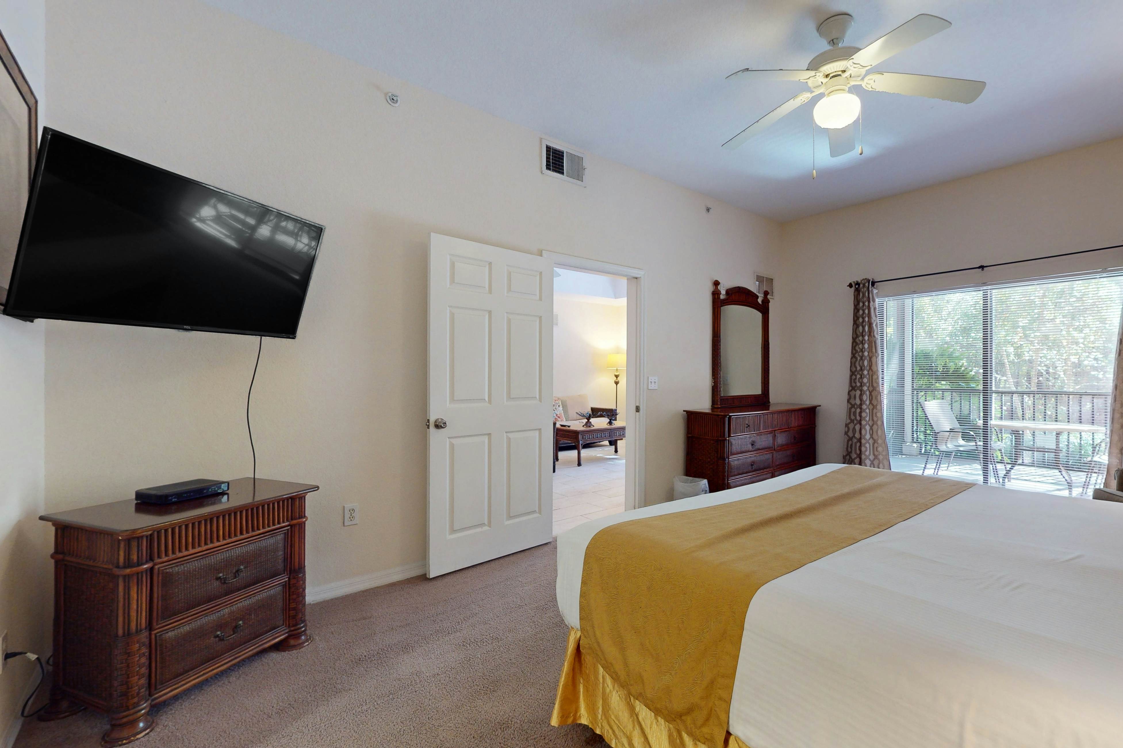 1st floor condo w/ sauna, shared pools, limited-mobility access, patio, gym