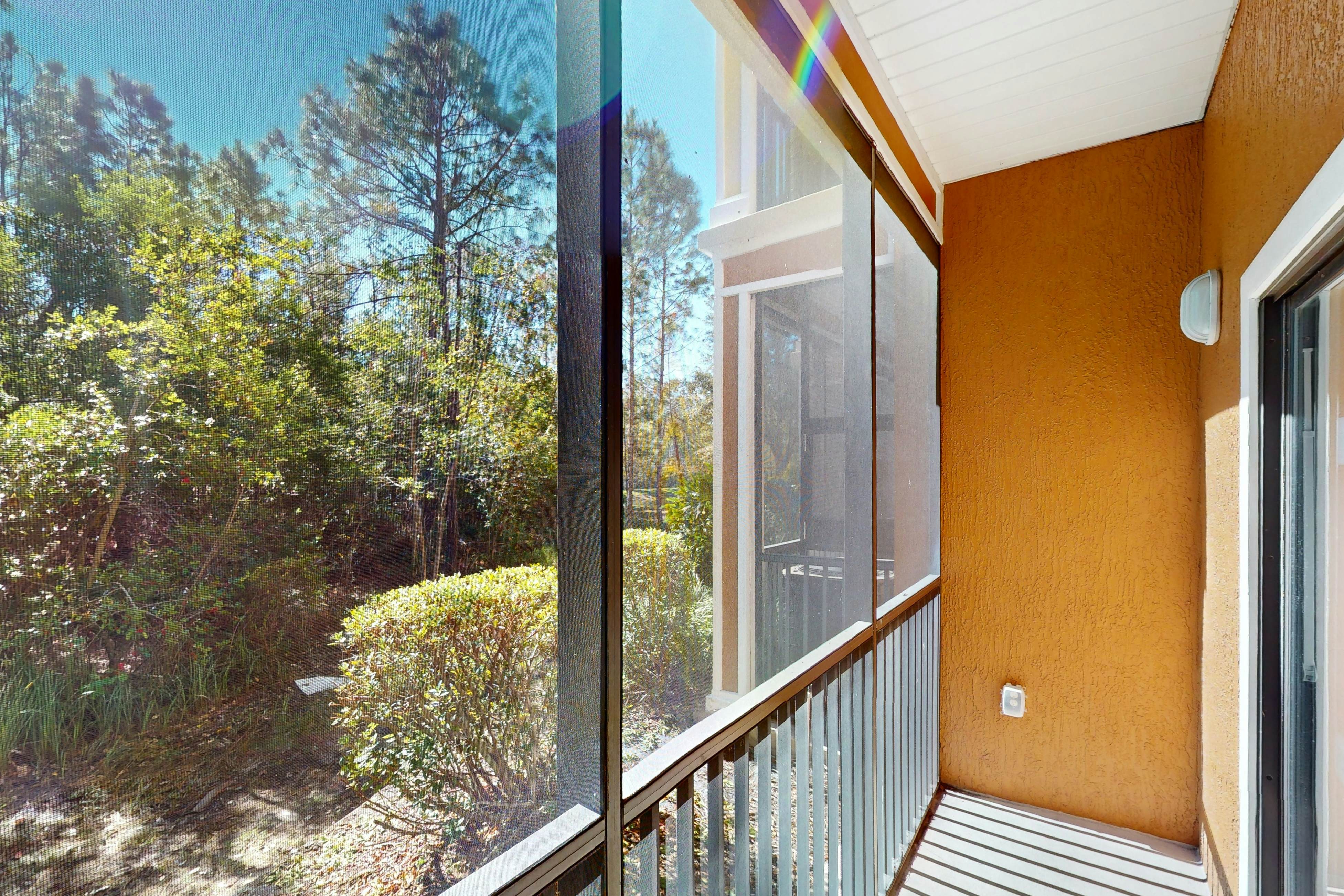 1st floor condo w/ sauna, shared pools, limited-mobility access, patio, gym