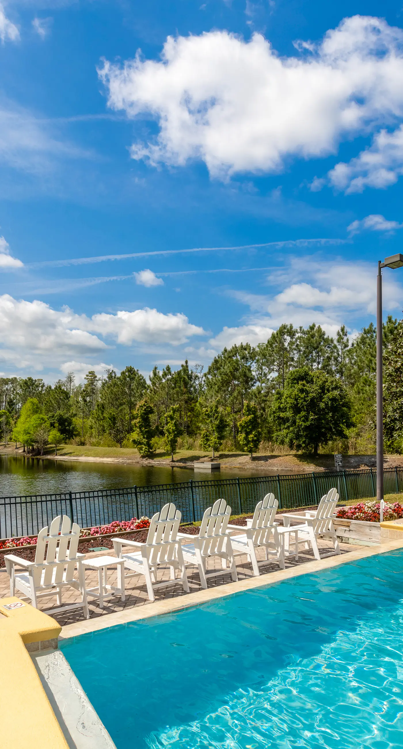 2nd floor condo w/ hot tub, shared pools, balcony, sauna, gym, near theme parks