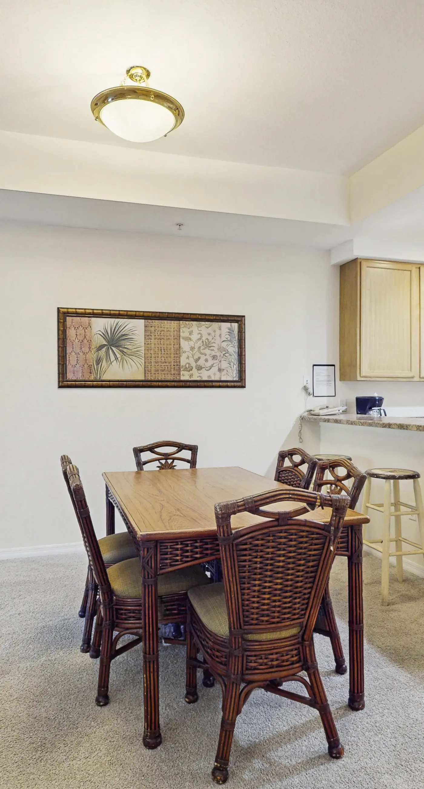 2nd floor condo w/ hot tub, shared pools, balcony, sauna, gym, near theme parks