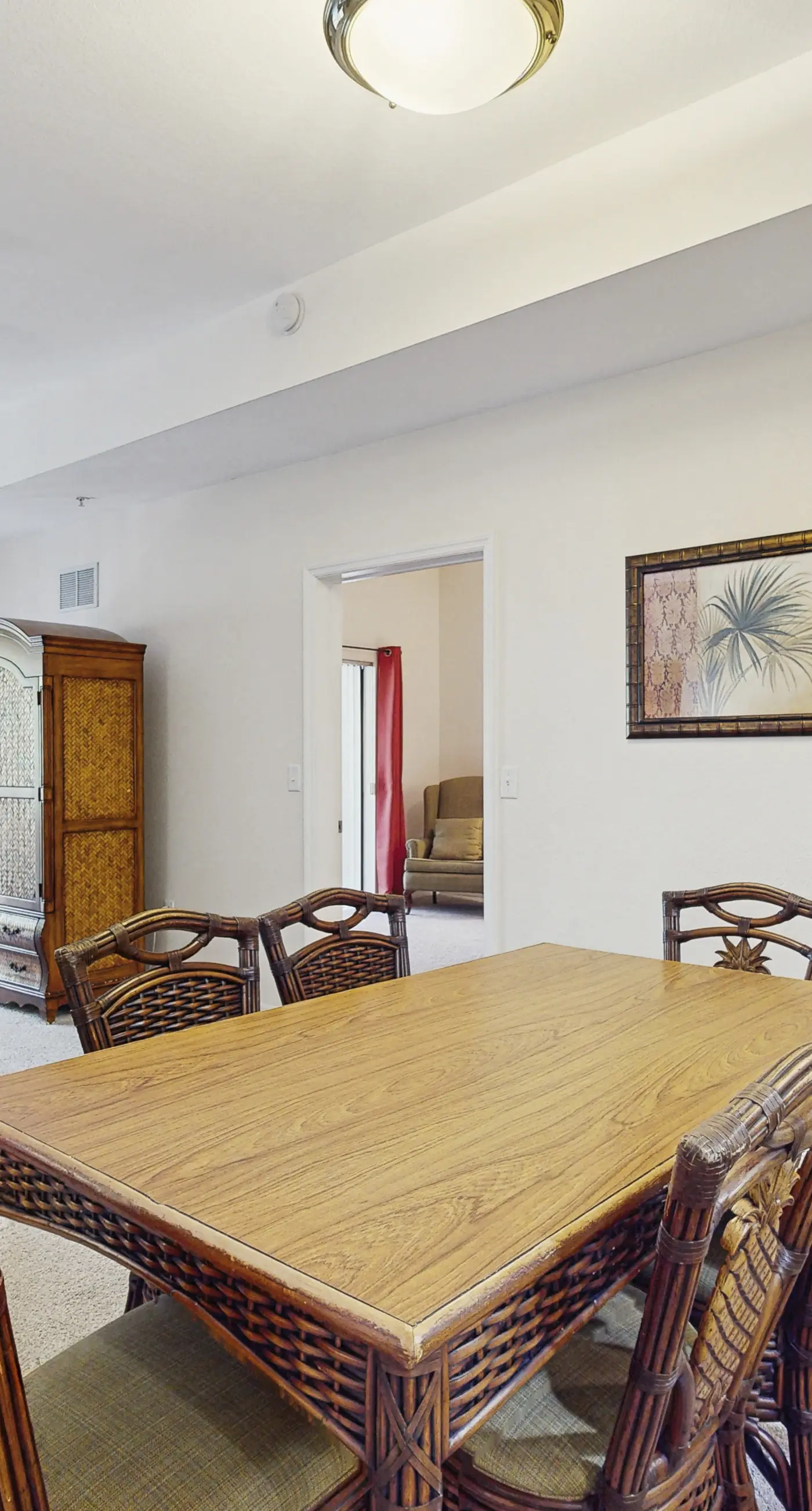 2nd floor condo w/ hot tub, shared pools, balcony, sauna, gym, near theme parks