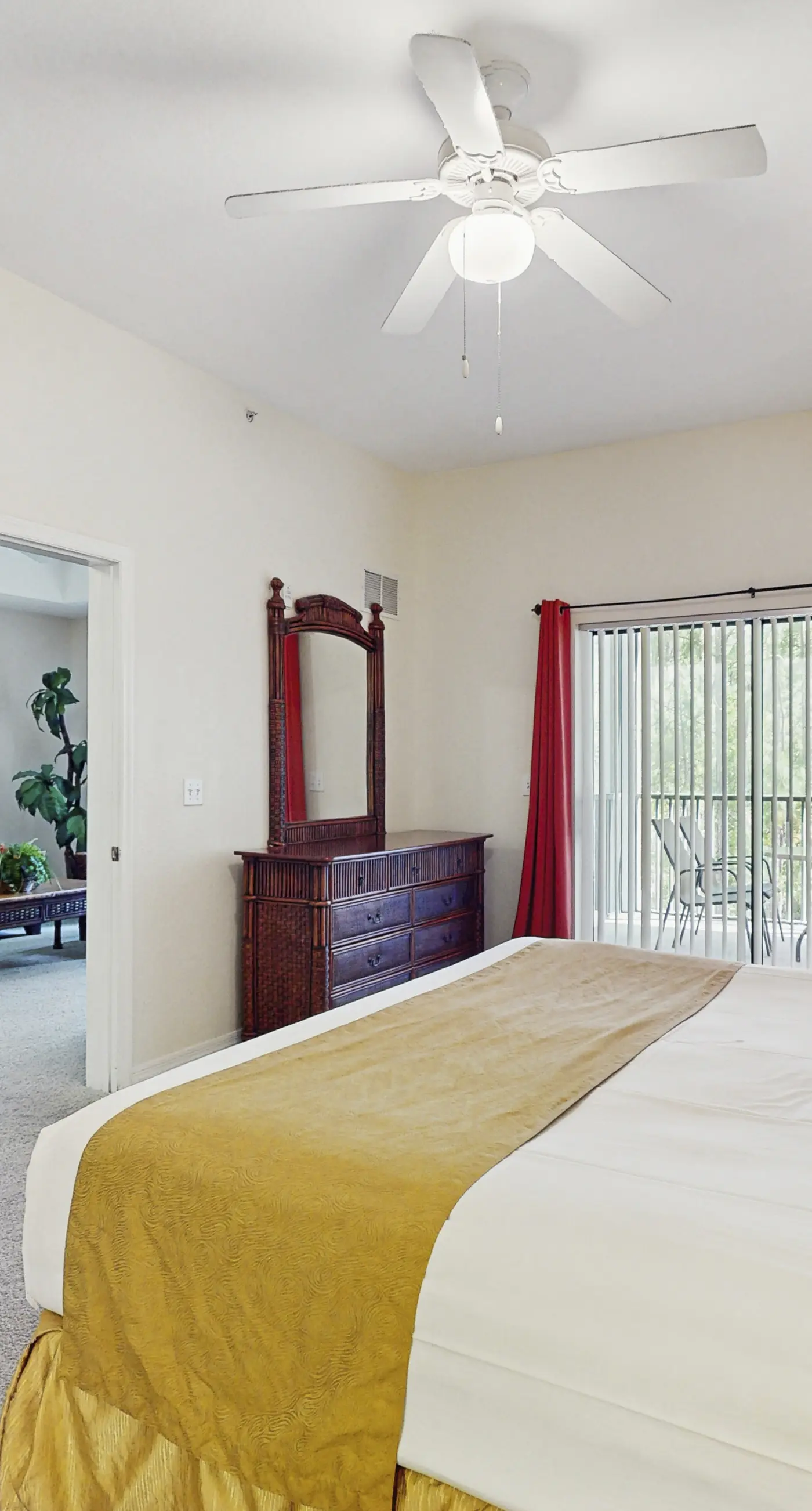 2nd floor condo w/ hot tub, shared pools, balcony, sauna, gym, near theme parks