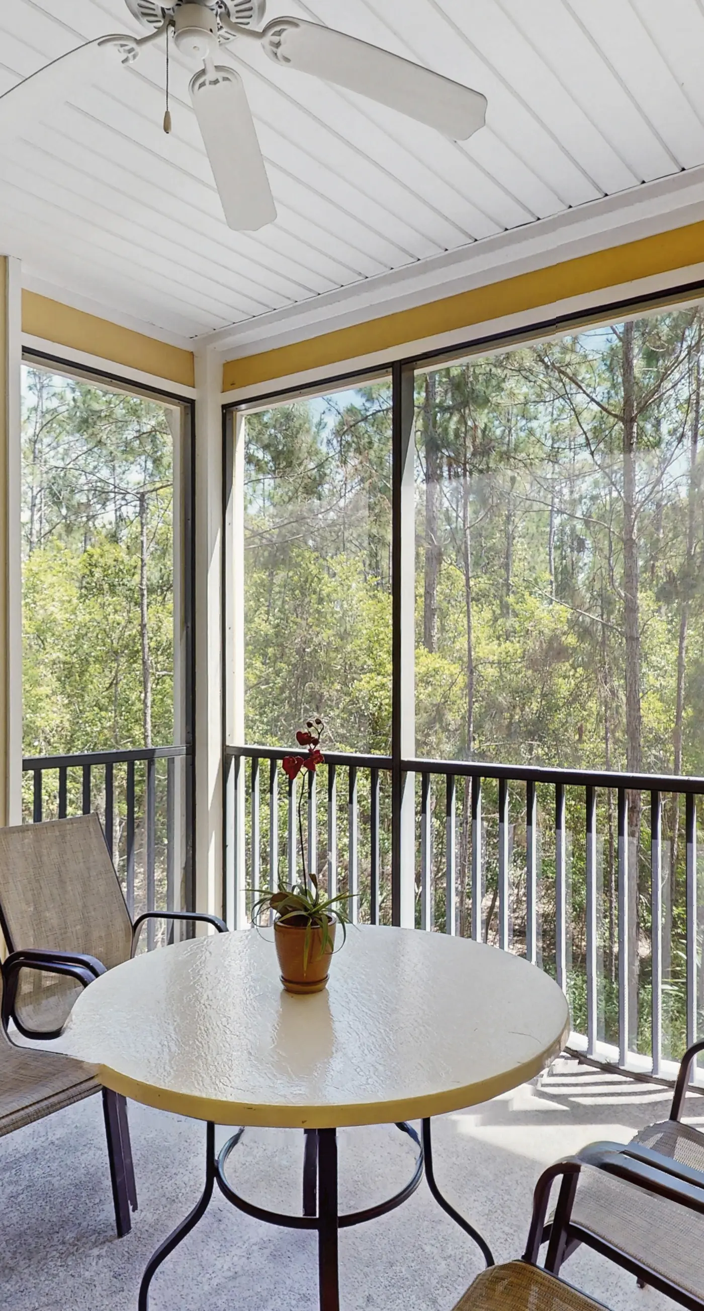 2nd floor condo w/ hot tub, shared pools, balcony, sauna, gym, near theme parks