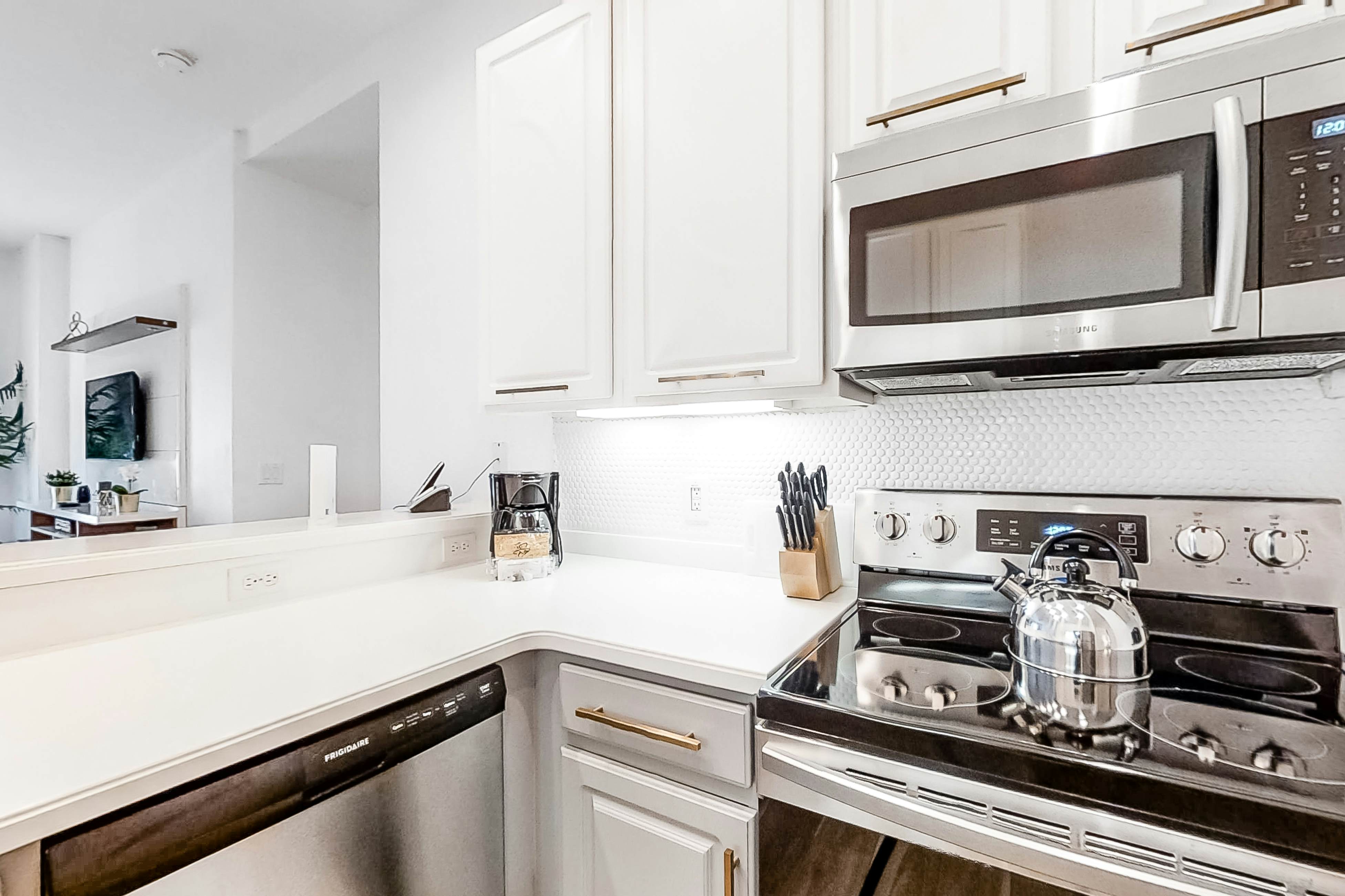 Resort Condo with Shared Pools, Hot Tub, Central AC, and High-Speed WiFi