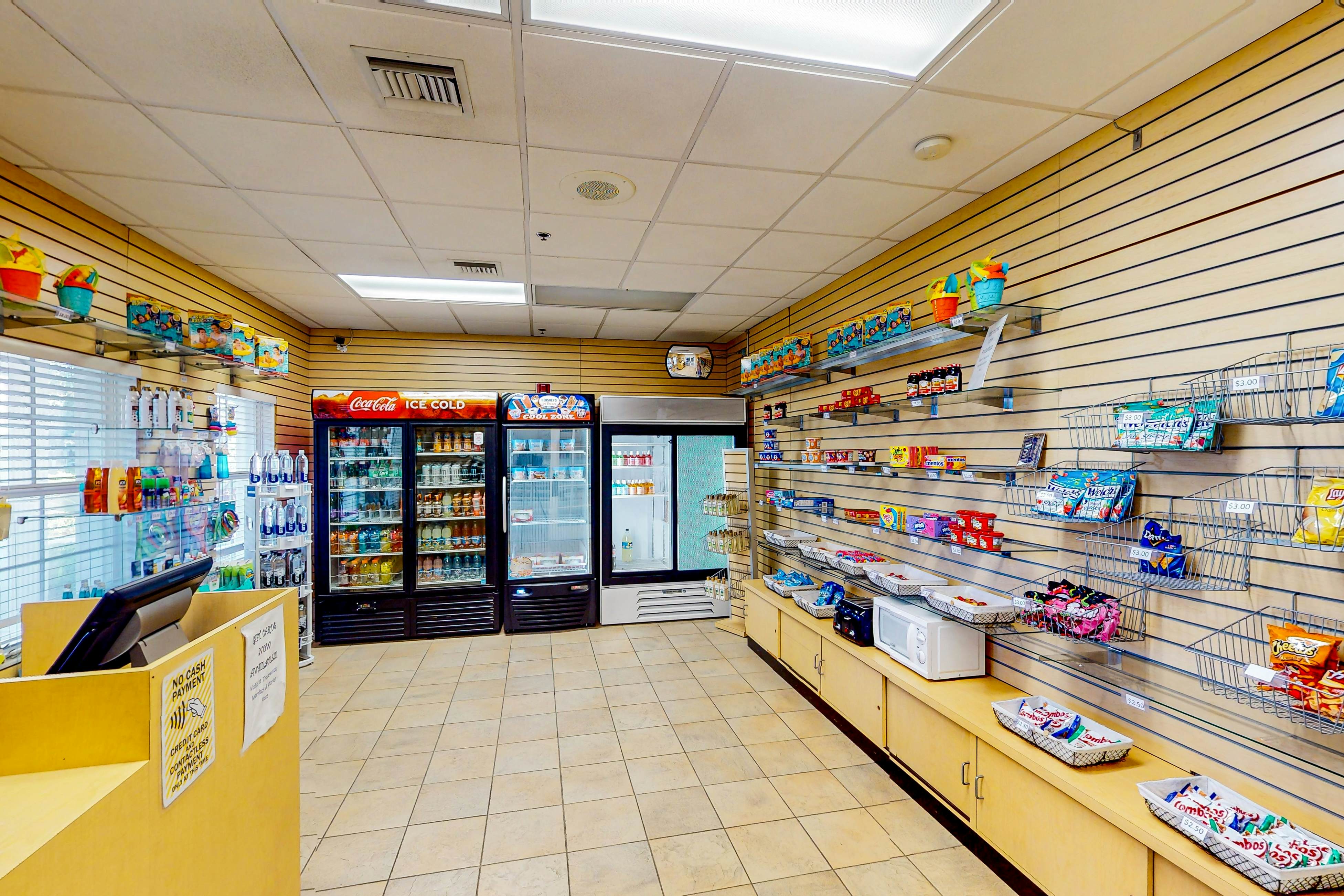 Family-friendly condo w/ shared pools, WiFi, central AC, & private washer/dryer