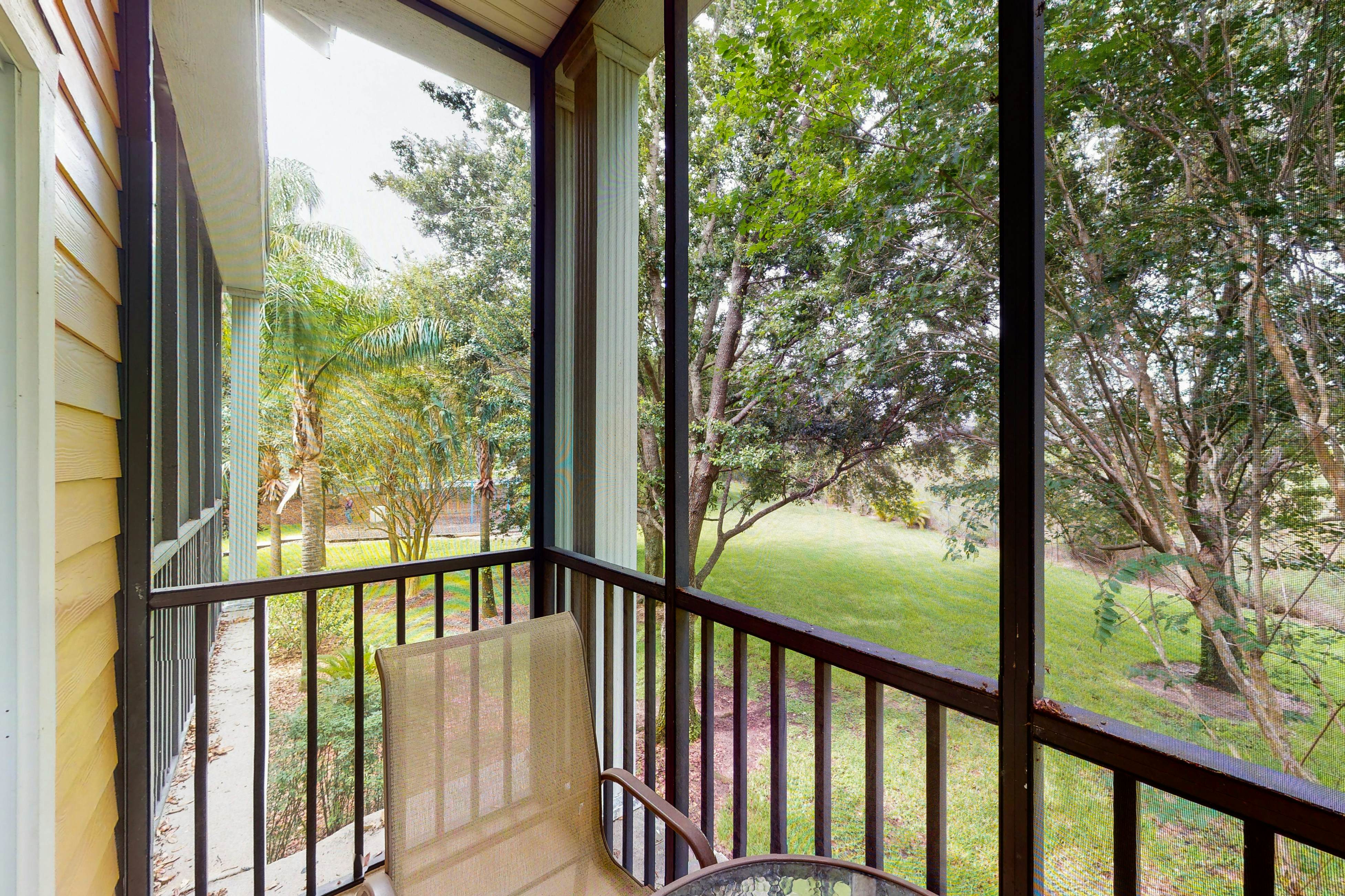 Snowbird-friendly home with hot tub, heated pool, tennis court, grills & beach