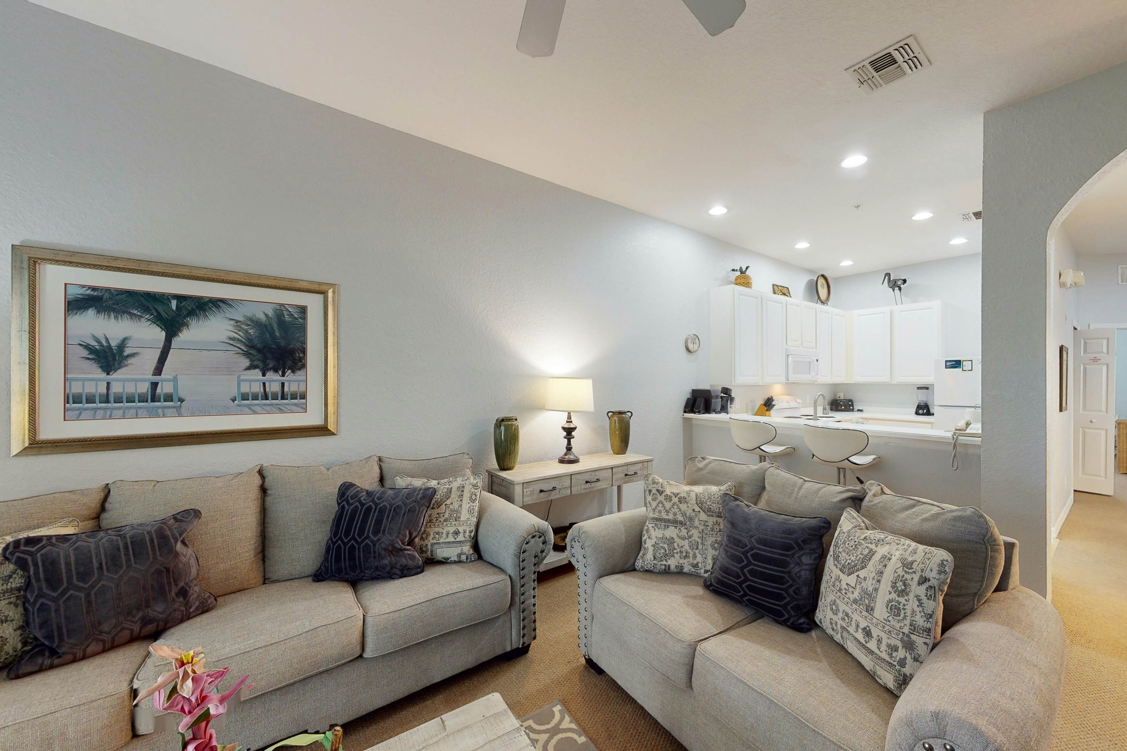 Snowbird-friendly home with hot tub, heated pool, tennis court, grills & beach