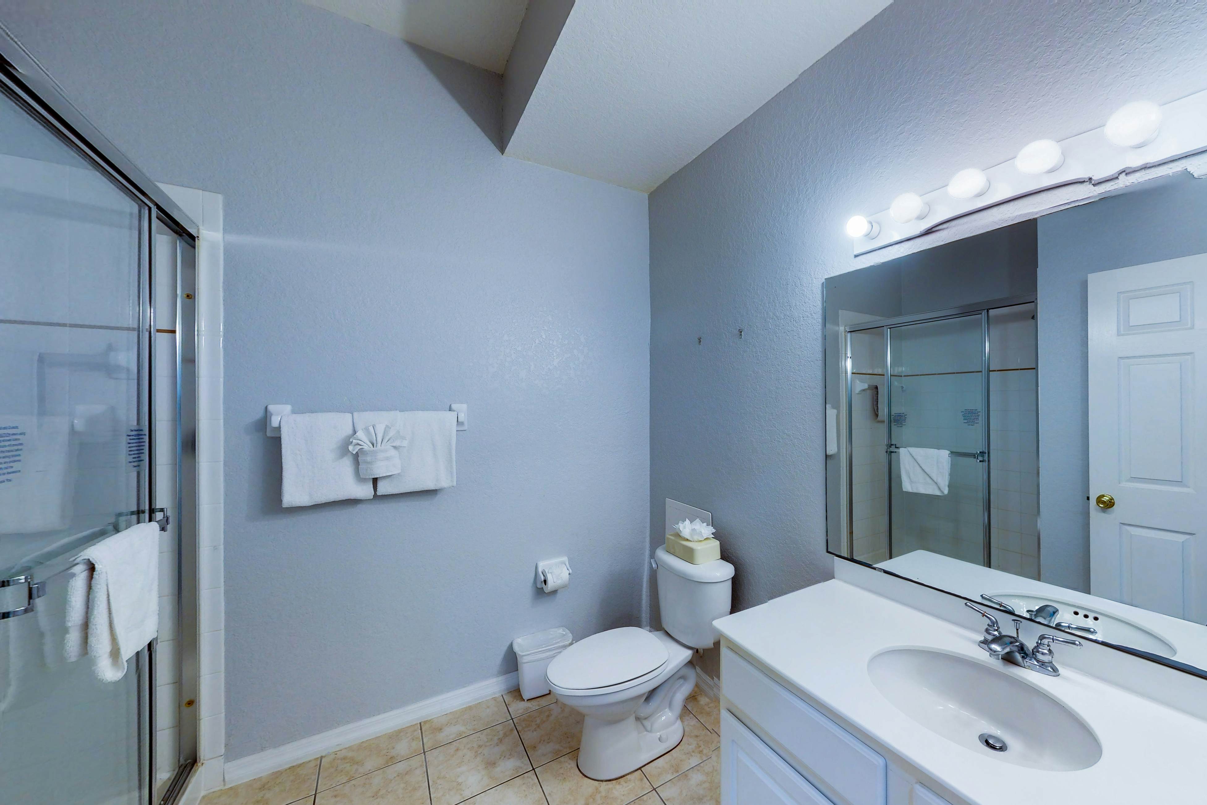 Snowbird-friendly home with hot tub, heated pool, tennis court, grills & beach