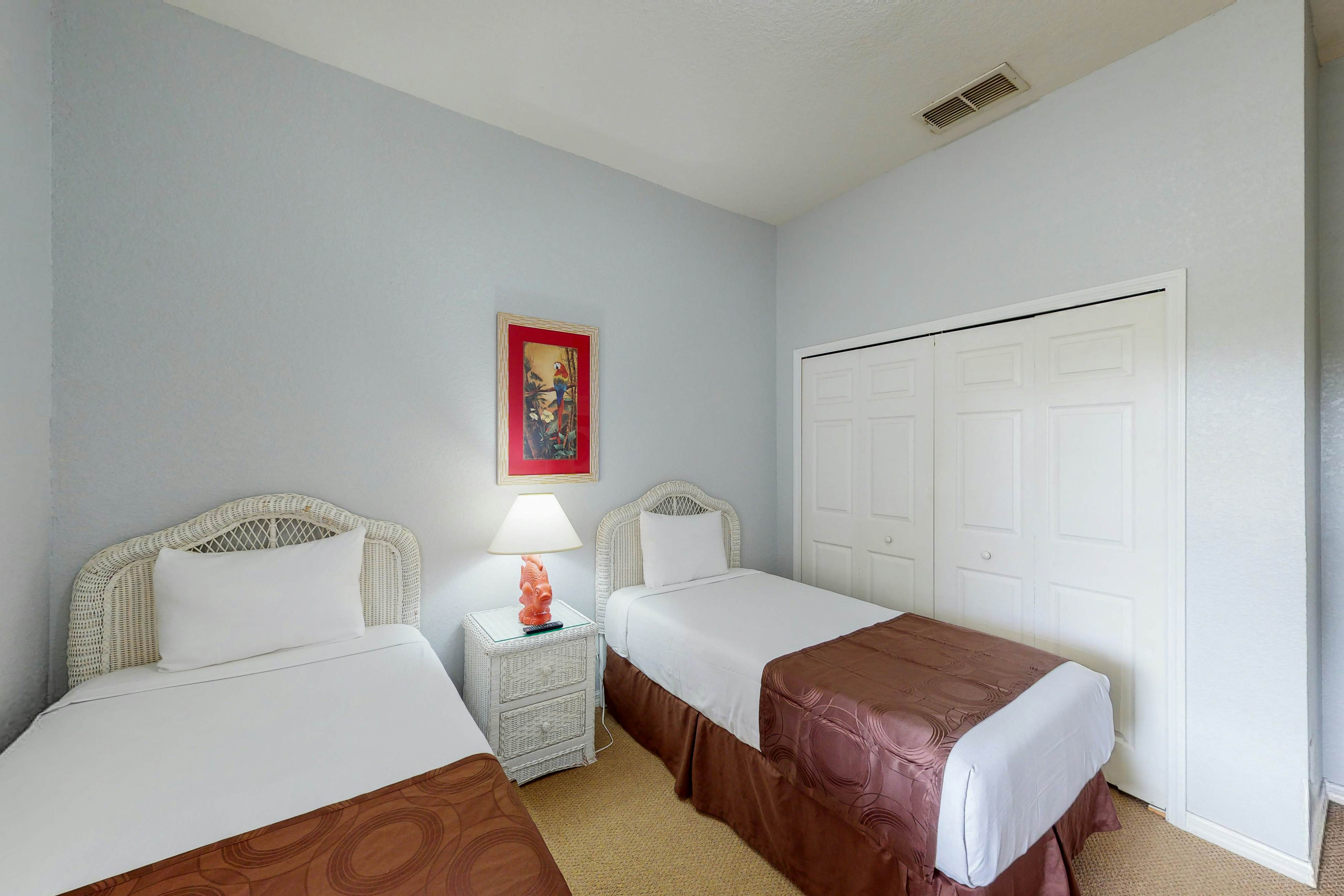 Snowbird-friendly home with hot tub, heated pool, tennis court, grills & beach