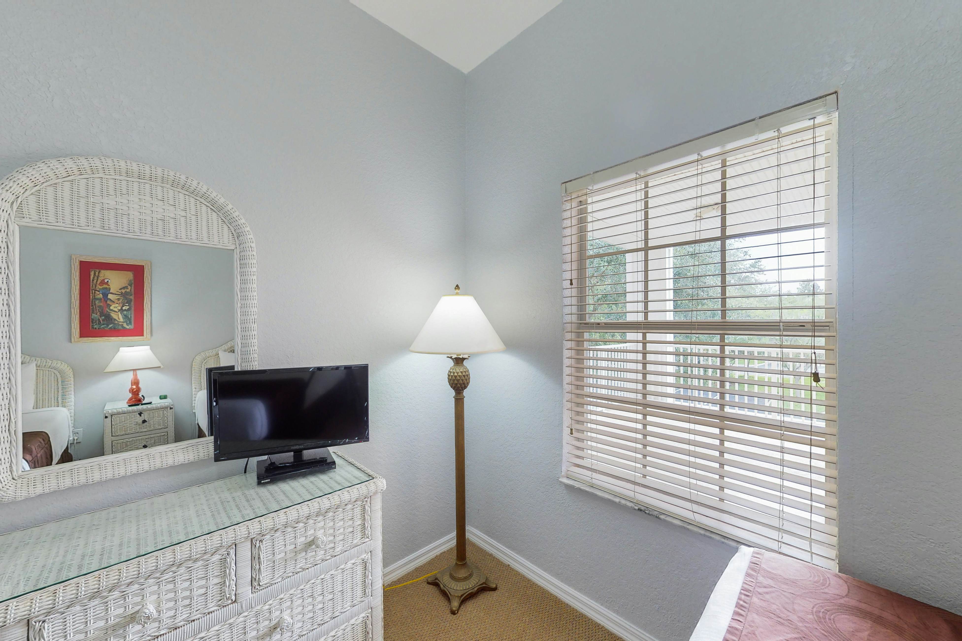 Snowbird-friendly home with hot tub, heated pool, tennis court, grills & beach