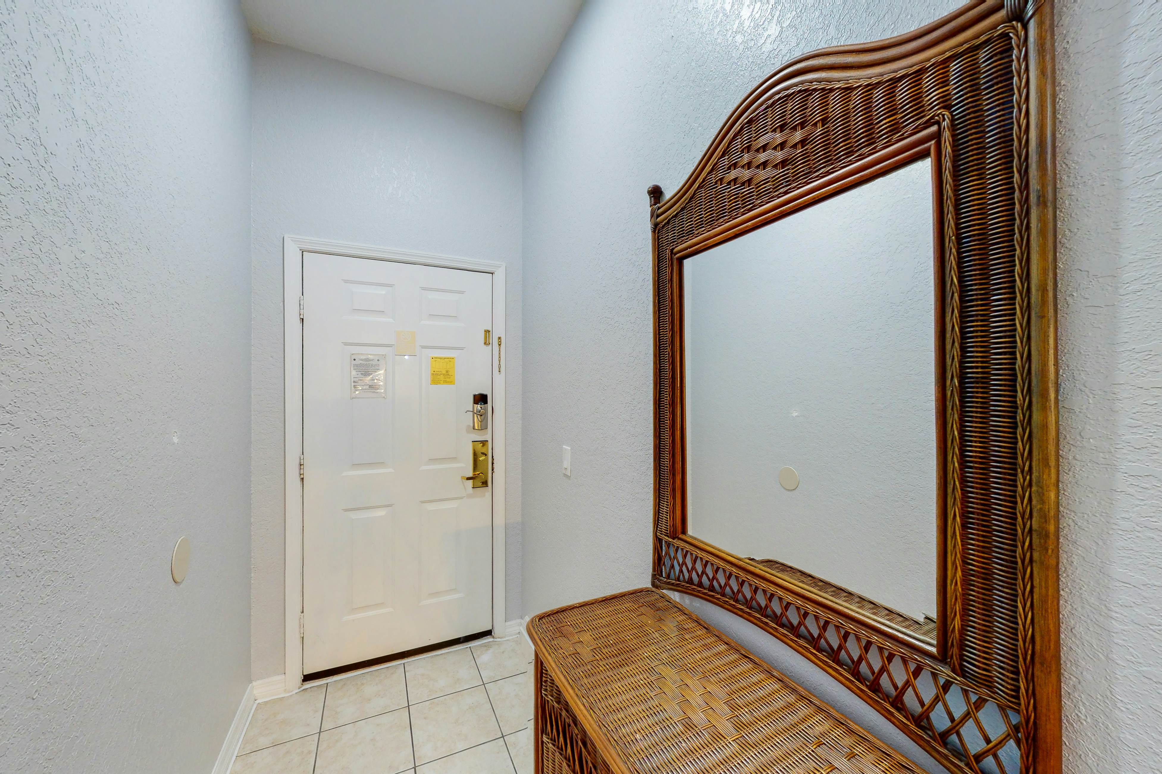 Snowbird-friendly home with hot tub, heated pool, tennis court, grills & beach