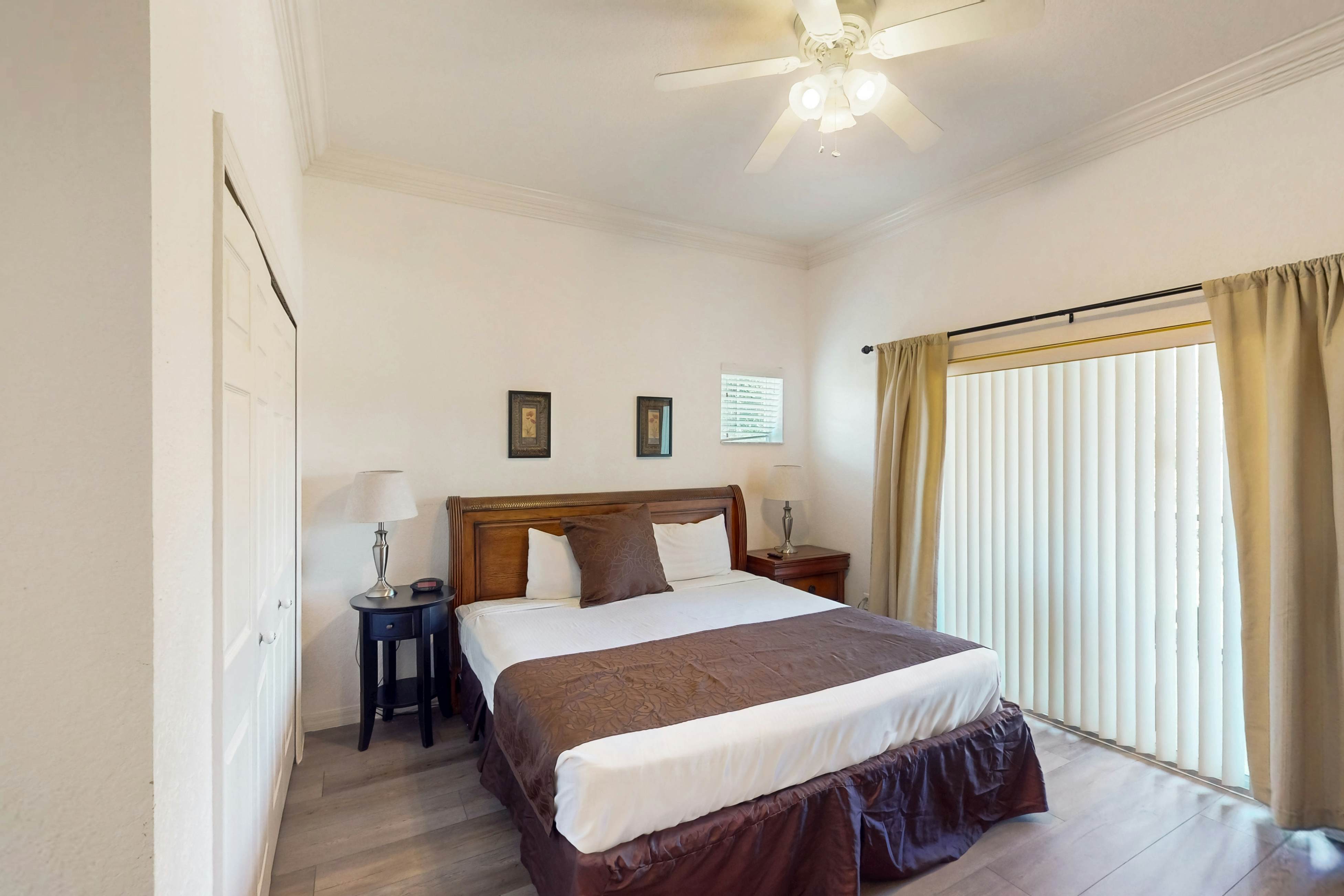 2nd-Floor Comfortable Condo w/ Shared Pools, Hot Tub, High-Speed WiFi, & A/C