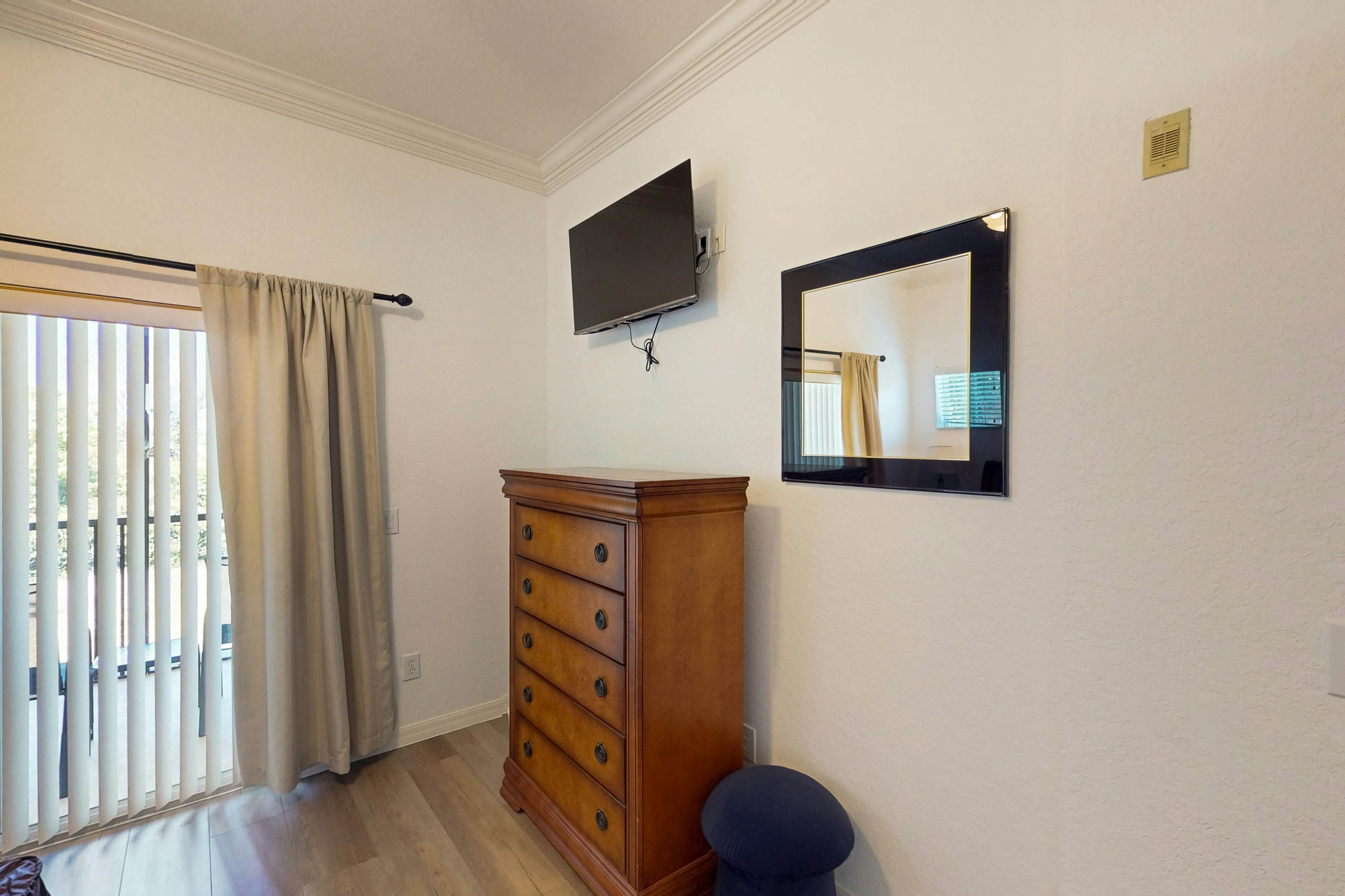 2nd-Floor Comfortable Condo w/ Shared Pools, Hot Tub, High-Speed WiFi, & A/C