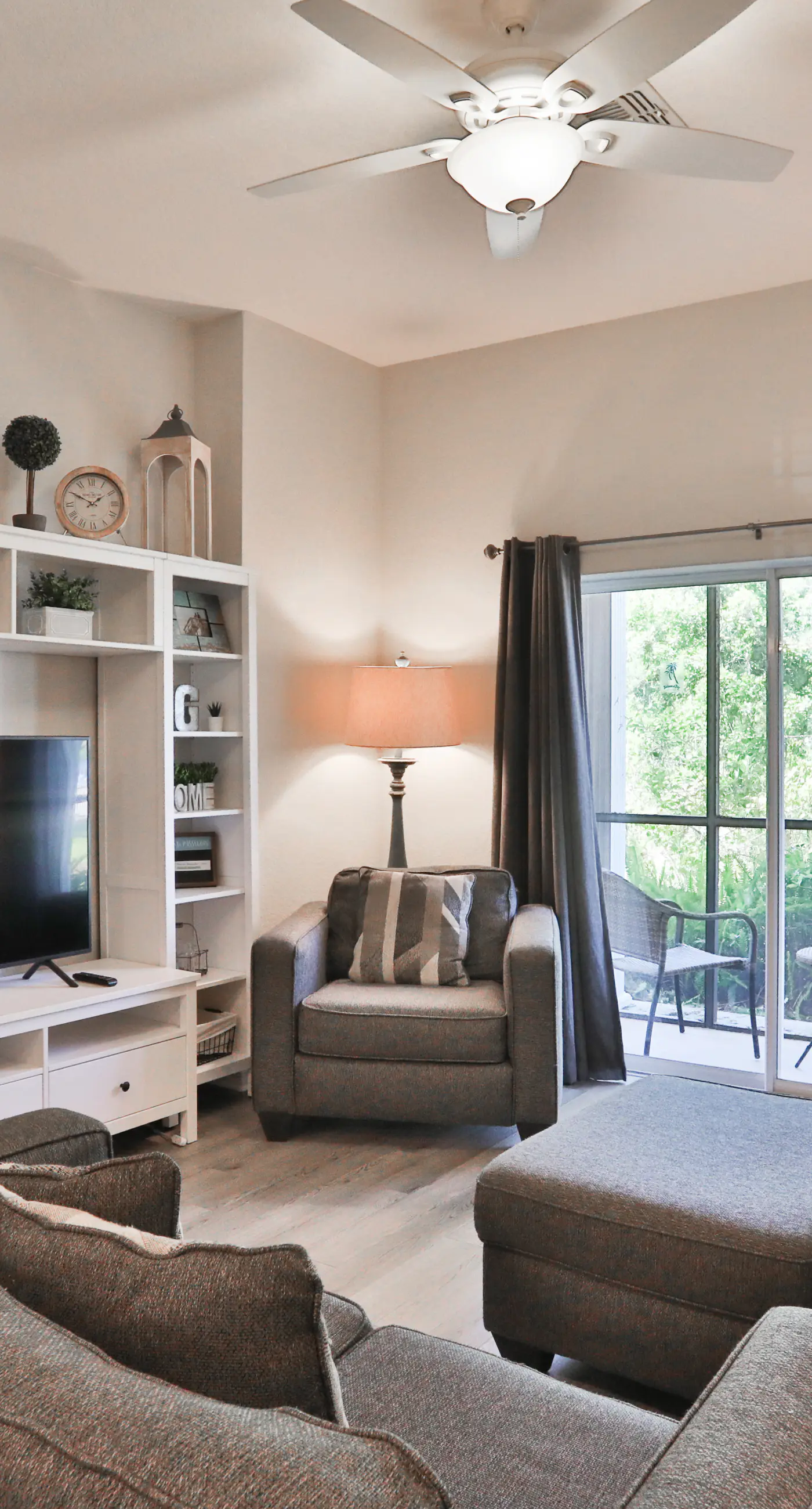 Exclusive 3BR with lakeview & 4 pools