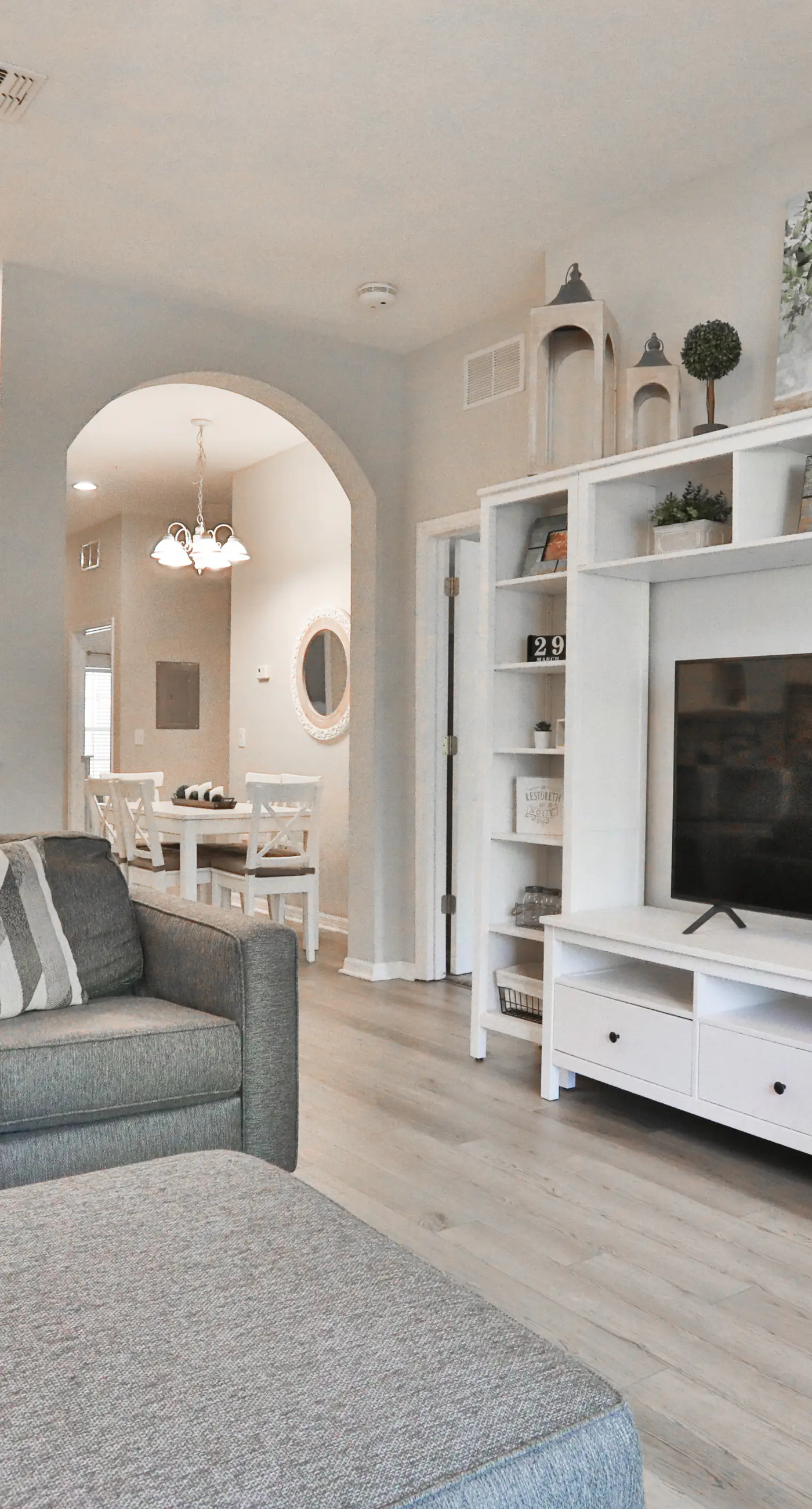 Exclusive 3BR with lakeview & 4 pools