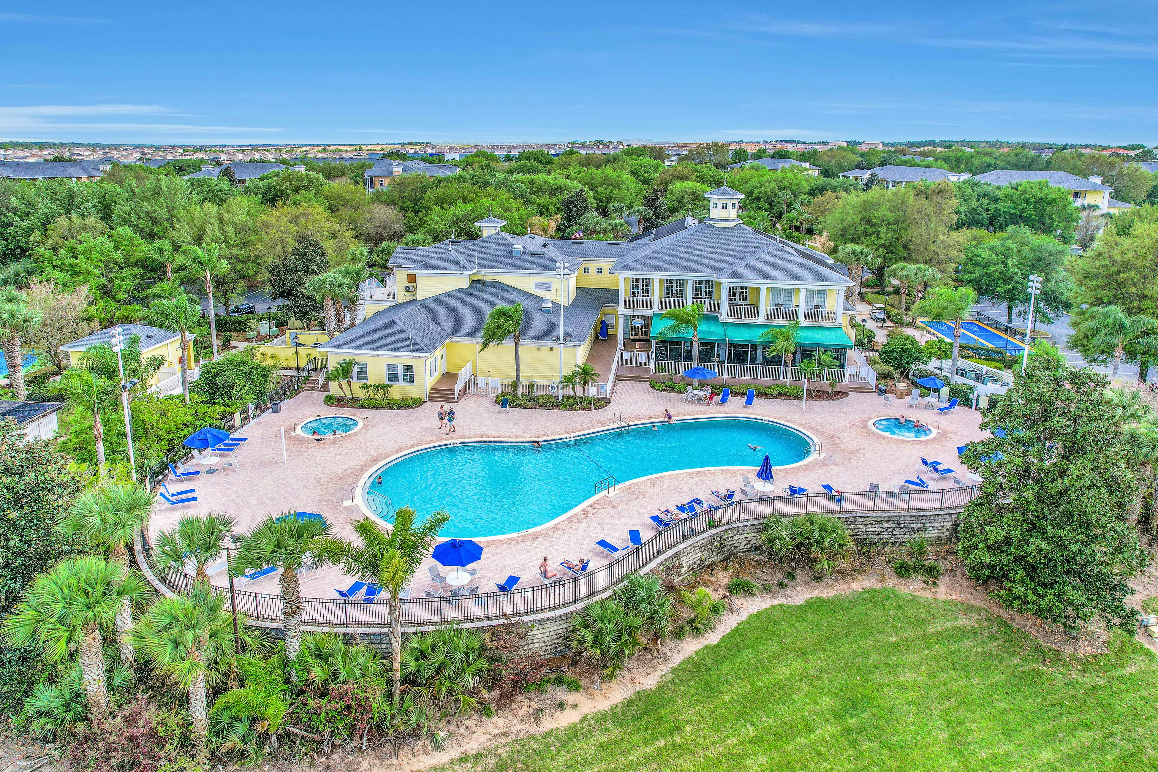 Bahama Bay Resort penthouse condo - lakefront, near Disney & other Orlando parks