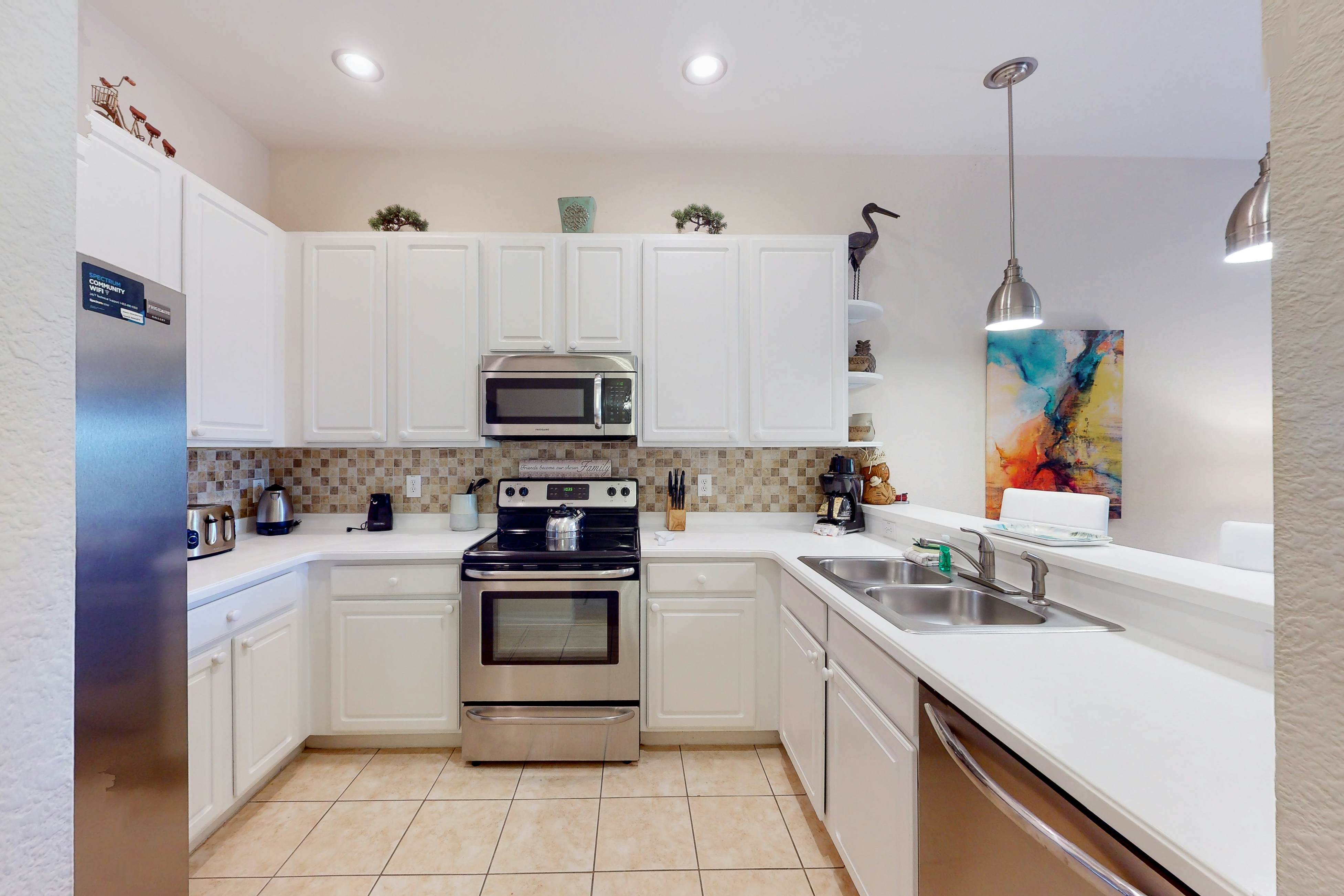 Bahama Bay Resort penthouse condo - lakefront, near Disney & other Orlando parks