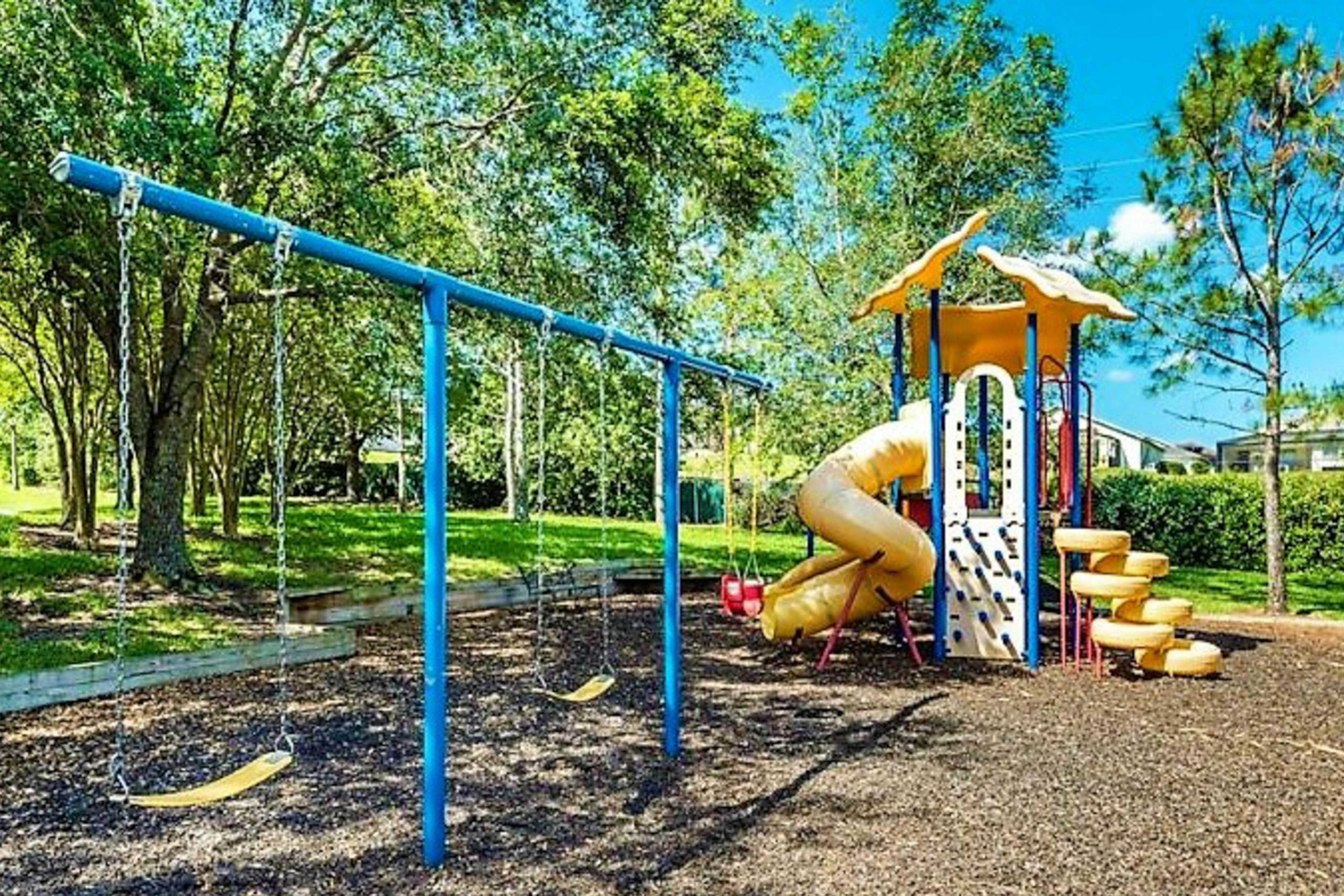 Bahama Bay Resort penthouse condo - lakefront, near Disney & other Orlando parks