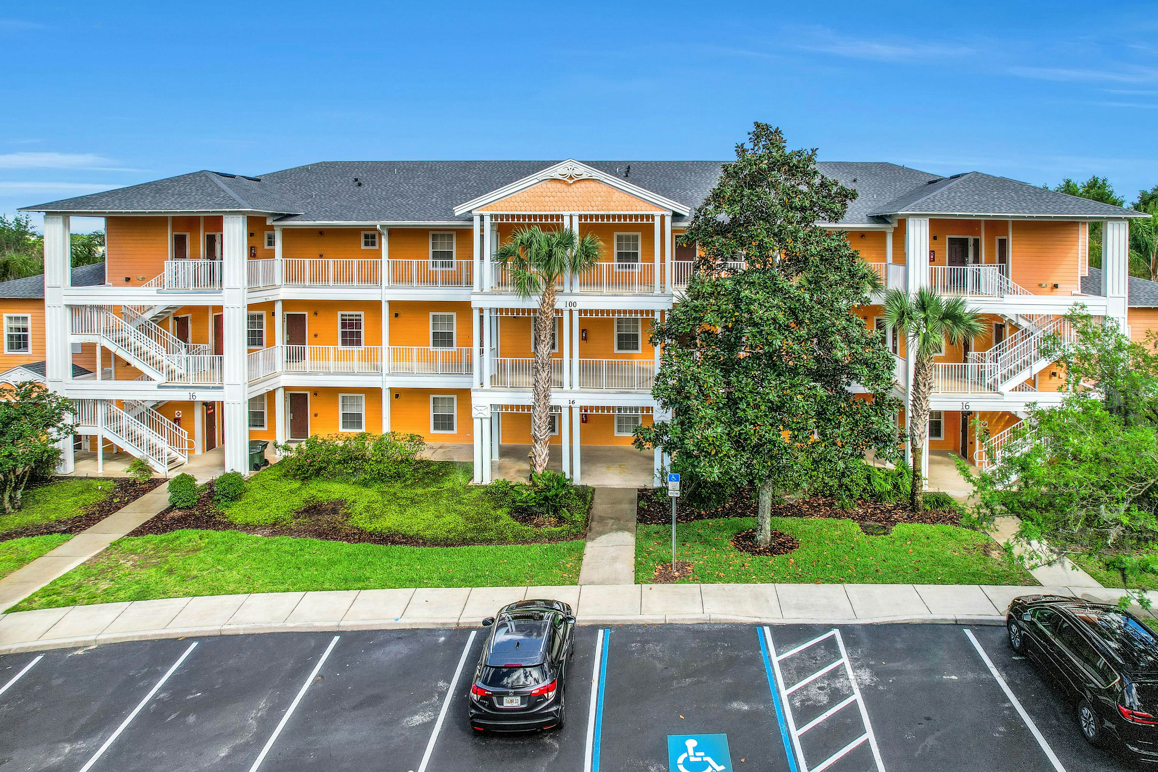 Bahama Bay Resort penthouse condo - lakefront, near Disney & other Orlando parks