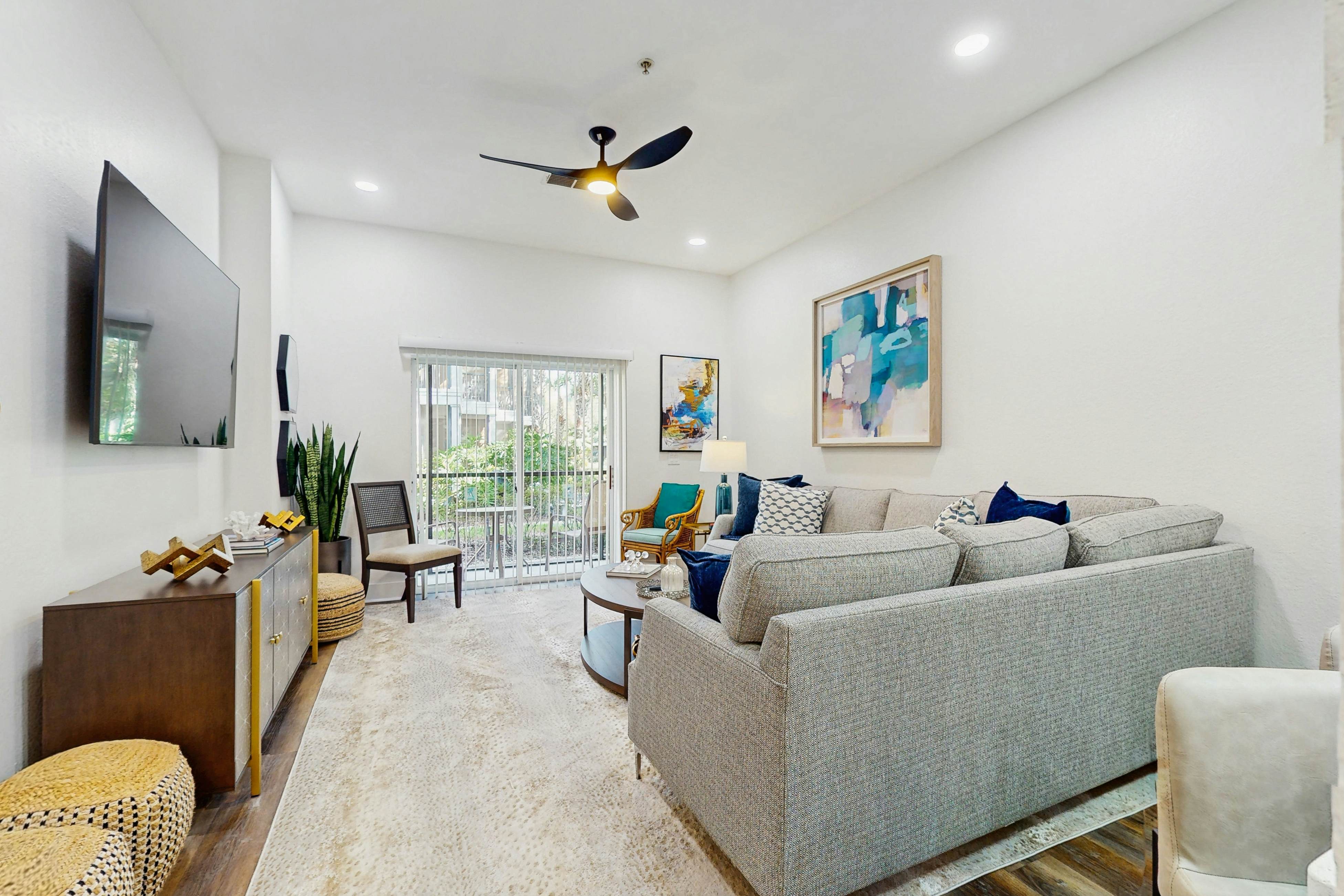 Charming Condo - 1st floor w/ pools, hot tub, beach, & fitness center