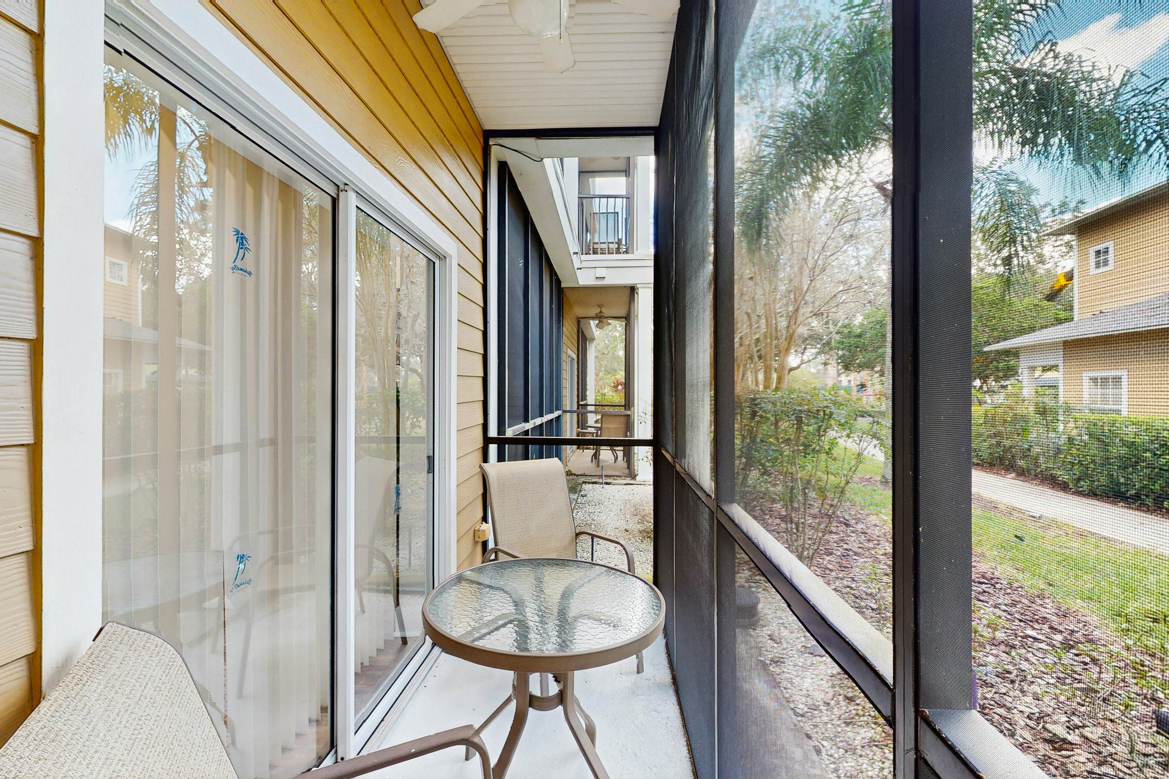 Charming Condo - 1st floor w/ pools, hot tub, beach, & fitness center