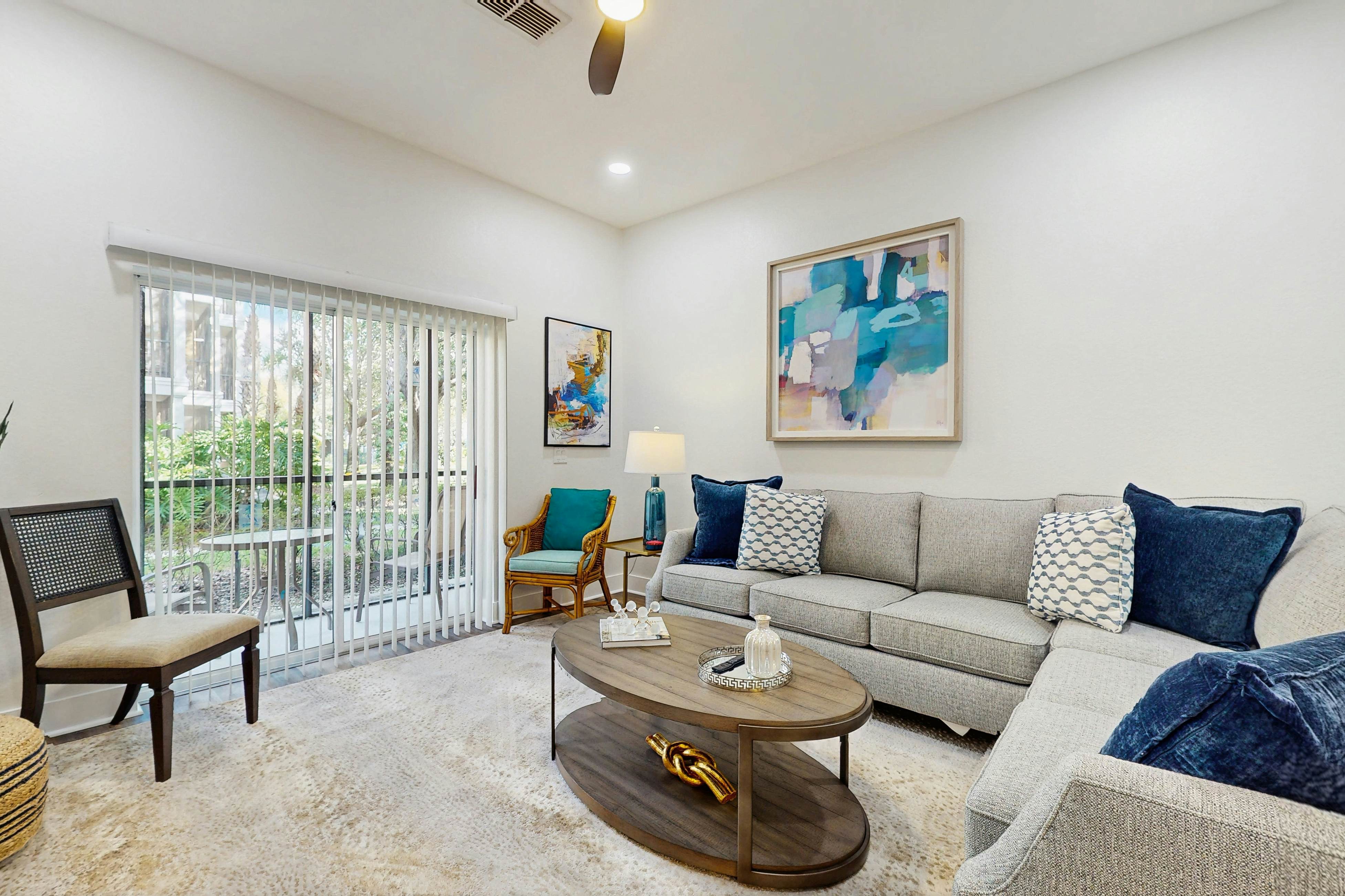 Charming Condo - 1st floor w/ pools, hot tub, beach, & fitness center