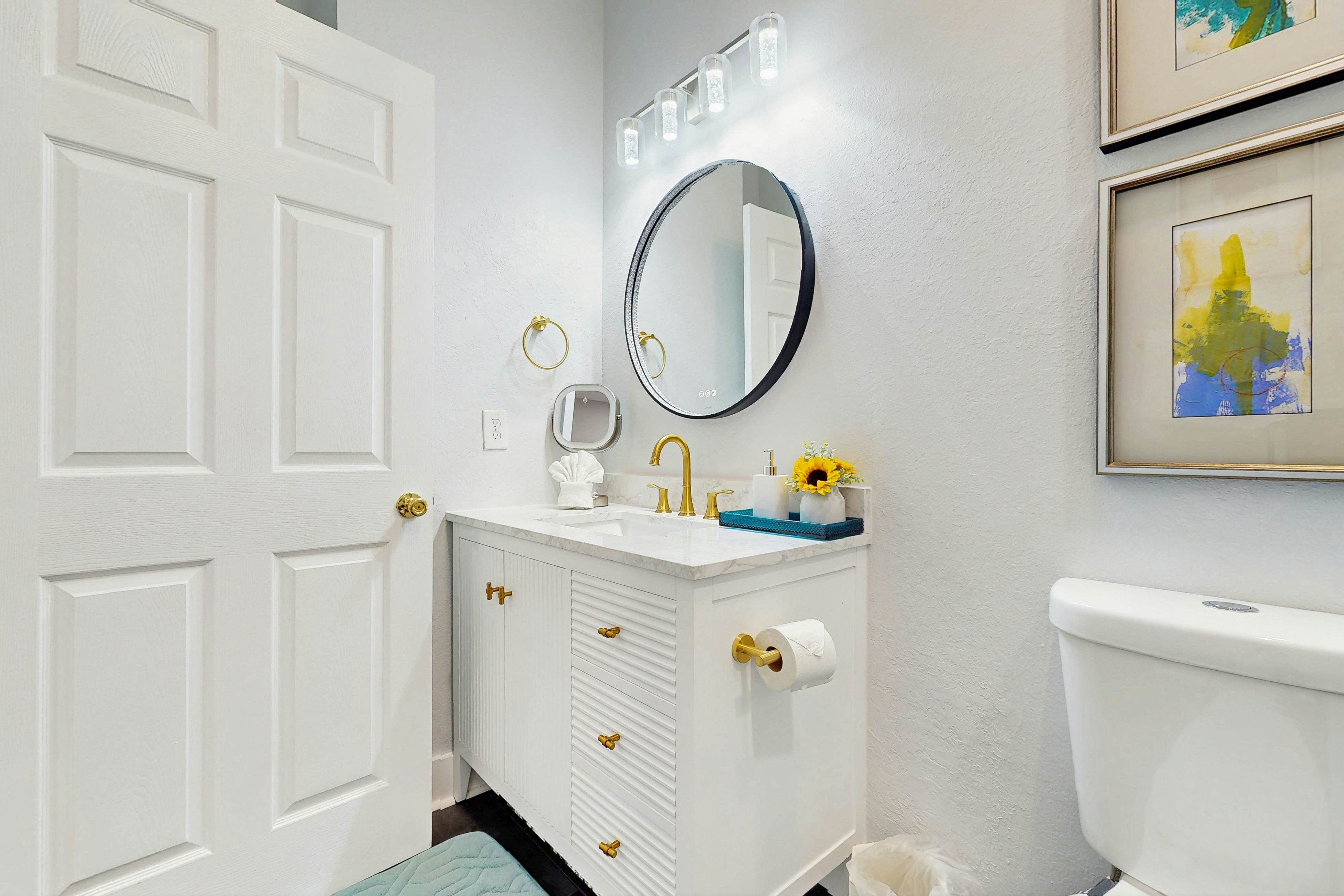 Charming Condo - 1st floor w/ pools, hot tub, beach, & fitness center