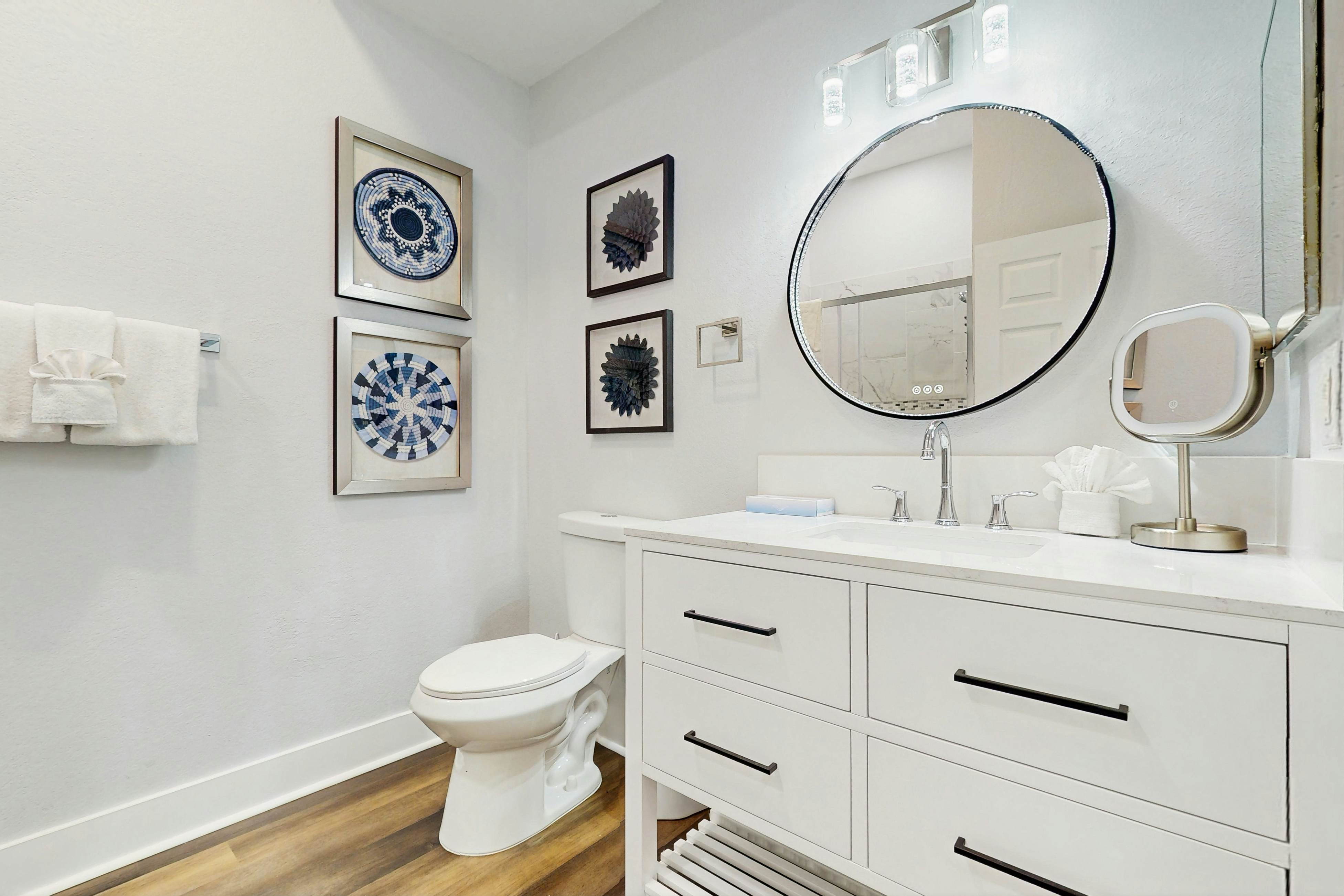 Charming Condo - 1st floor w/ pools, hot tub, beach, & fitness center