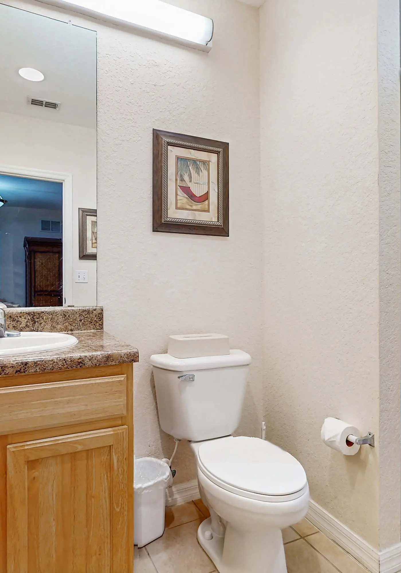 2nd floor condo w/ shared pools, balcony, sauna, gym, hot tub, near theme parks