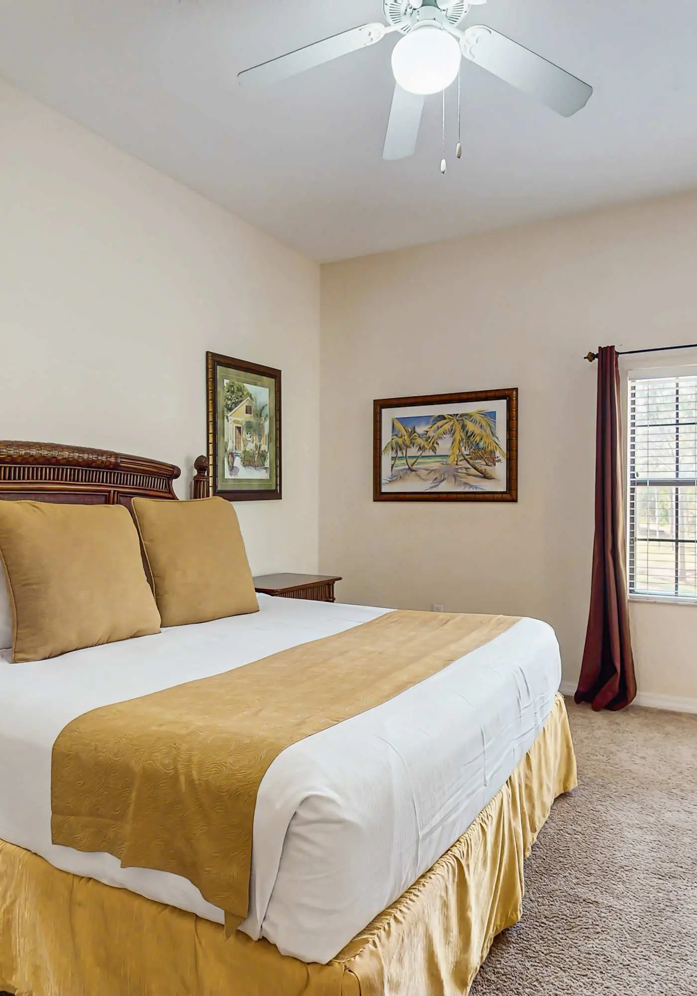 2nd floor condo w/ shared pools, balcony, sauna, gym, hot tub, near theme parks