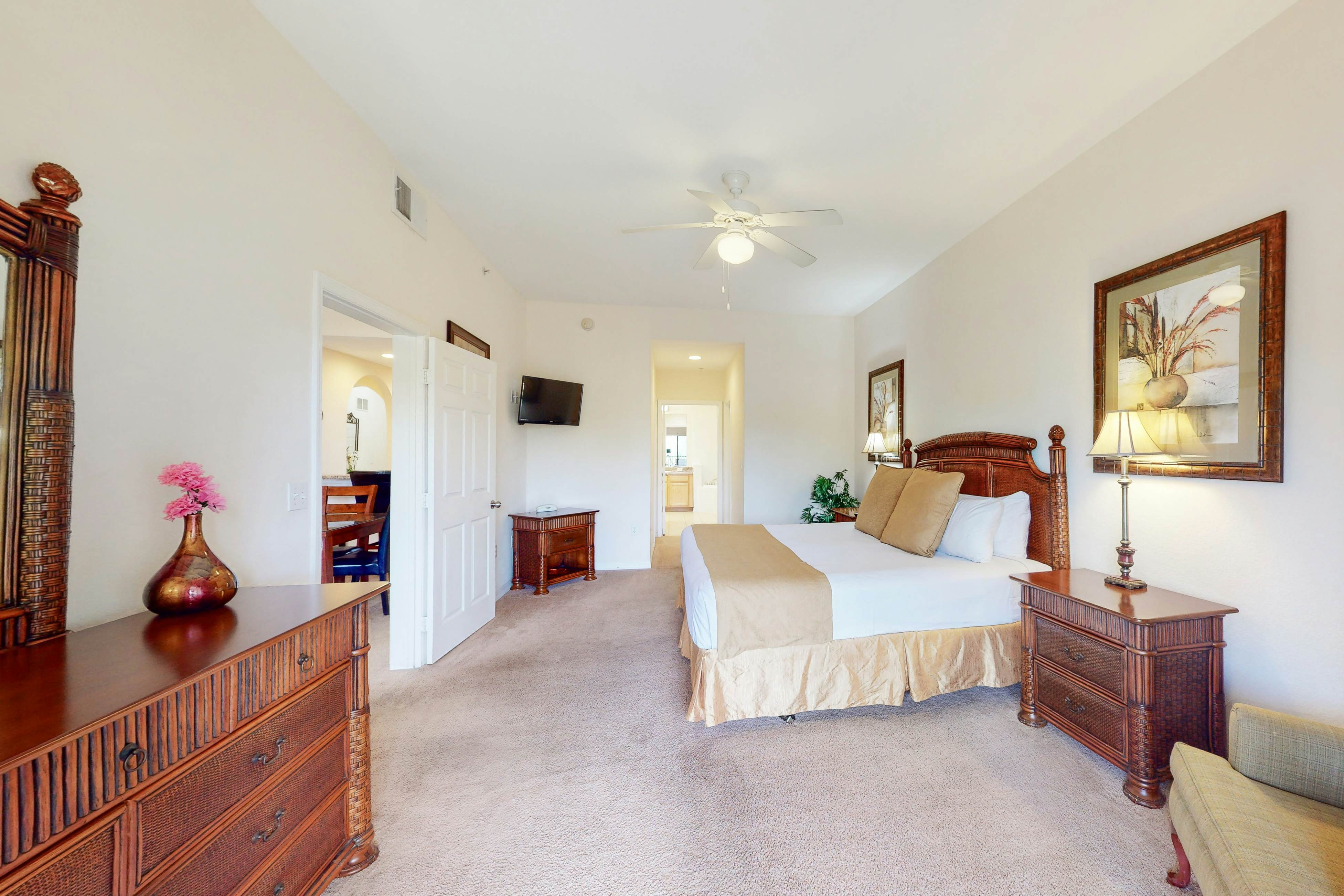 Fourth Floor Condo w/ Shared Pools, Hot Tub, Central AC - Near Theme Parks