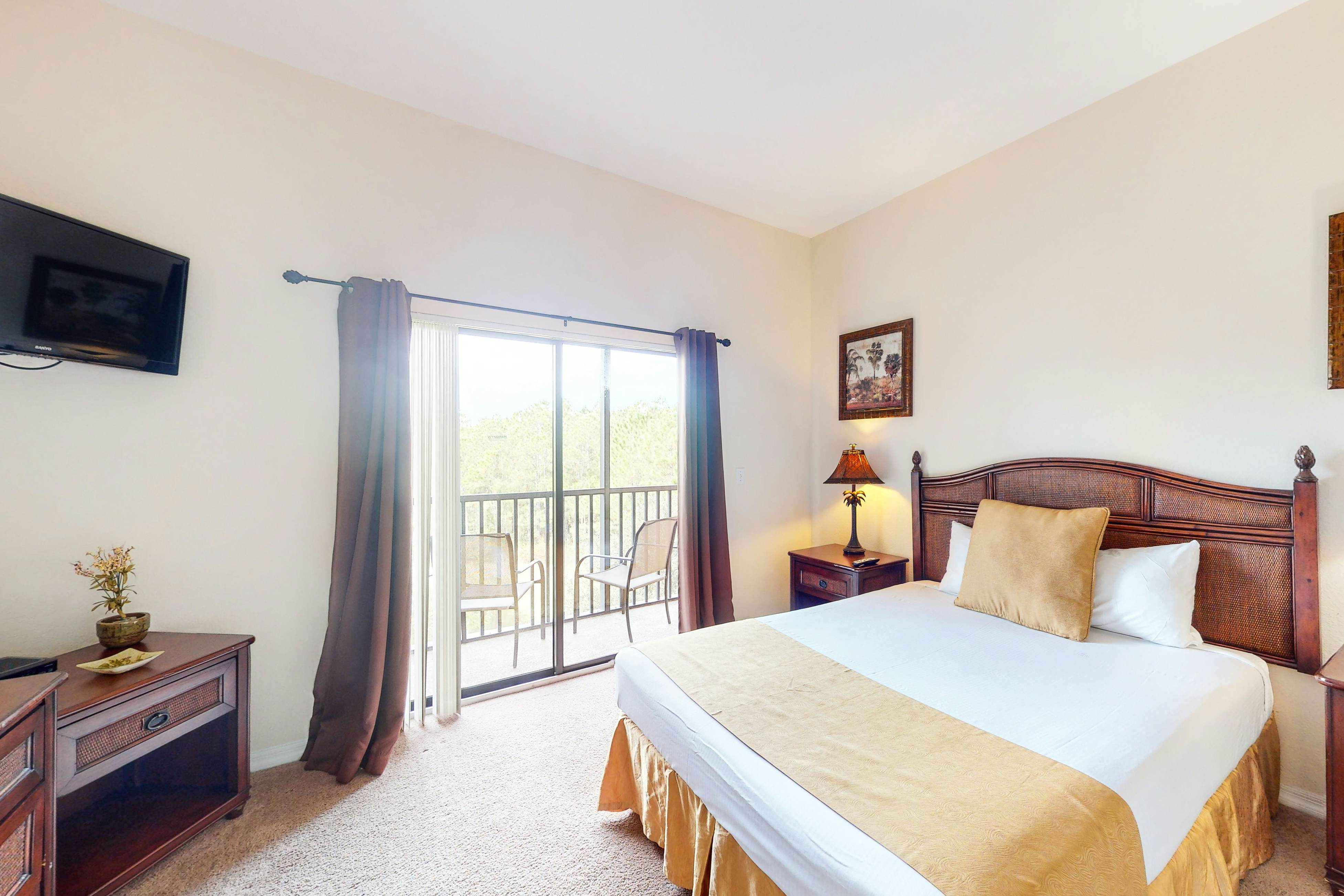 Fourth Floor Condo w/ Shared Pools, Hot Tub, Central AC - Near Theme Parks