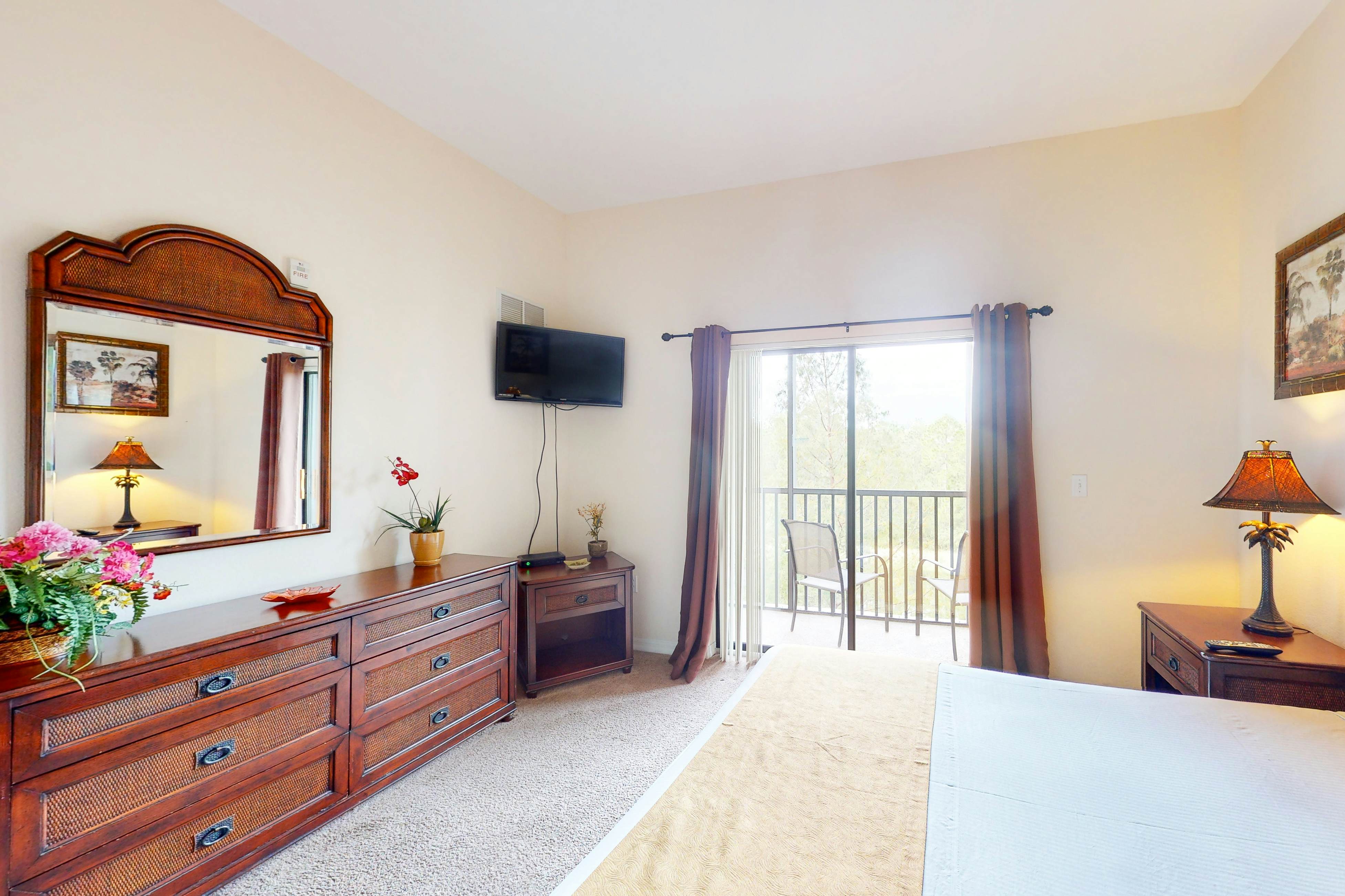 Fourth Floor Condo w/ Shared Pools, Hot Tub, Central AC - Near Theme Parks