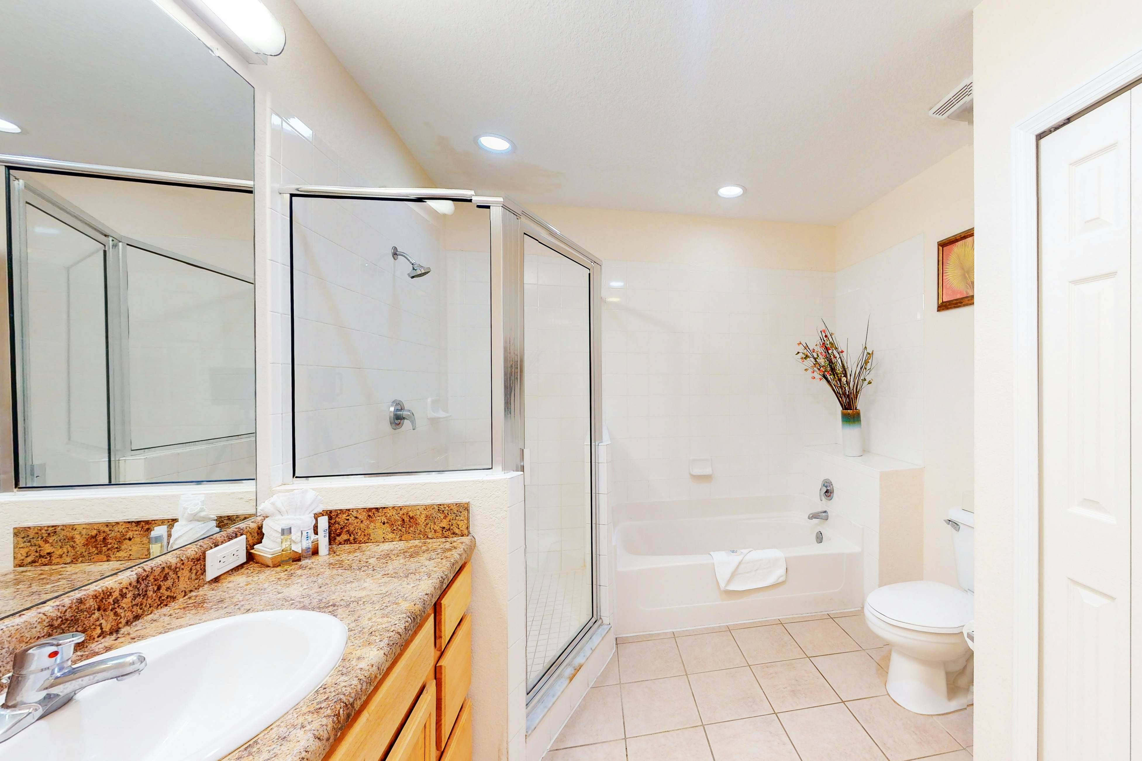 Fourth Floor Condo w/ Shared Pools, Hot Tub, Central AC - Near Theme Parks