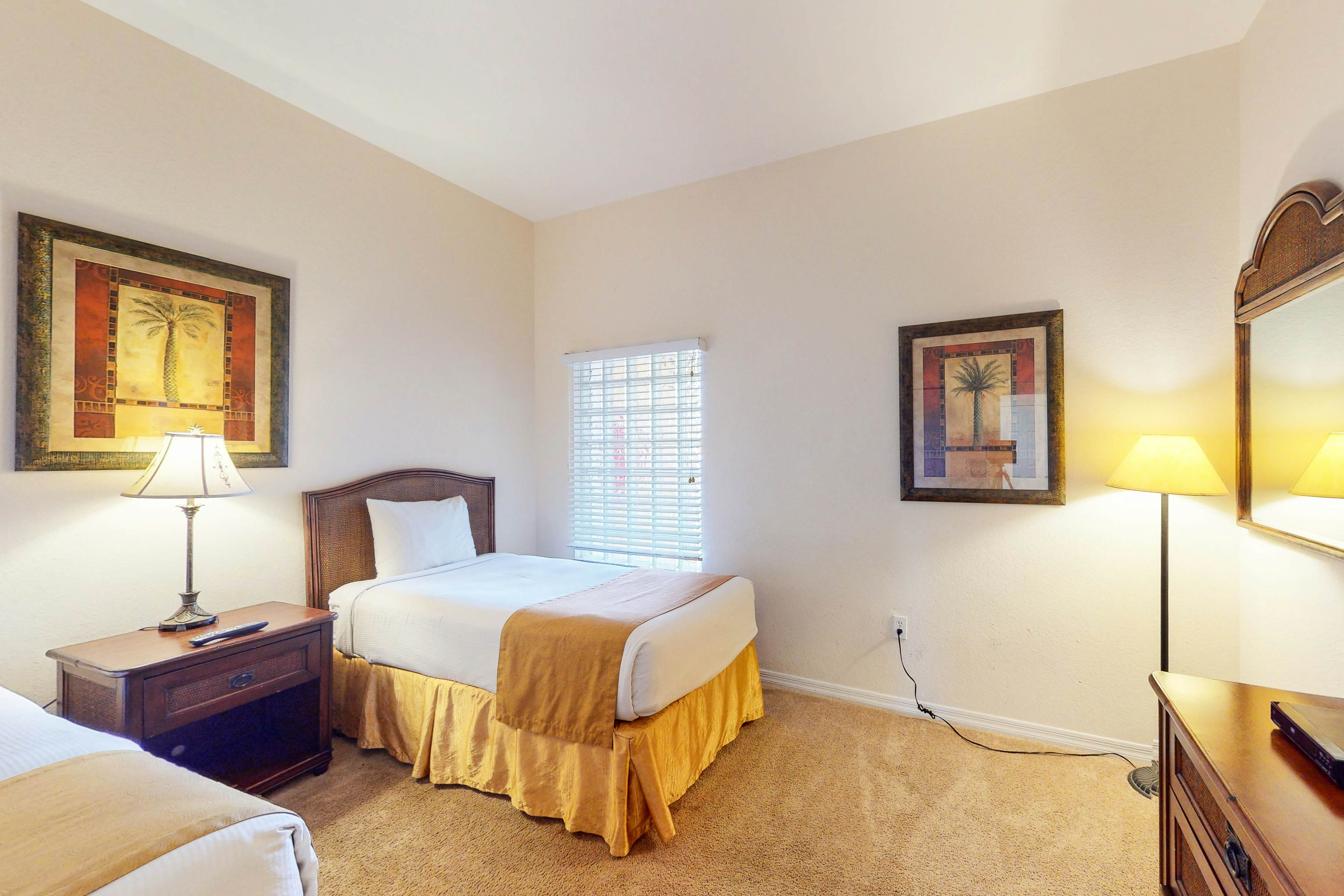 Fourth Floor Condo w/ Shared Pools, Hot Tub, Central AC - Near Theme Parks