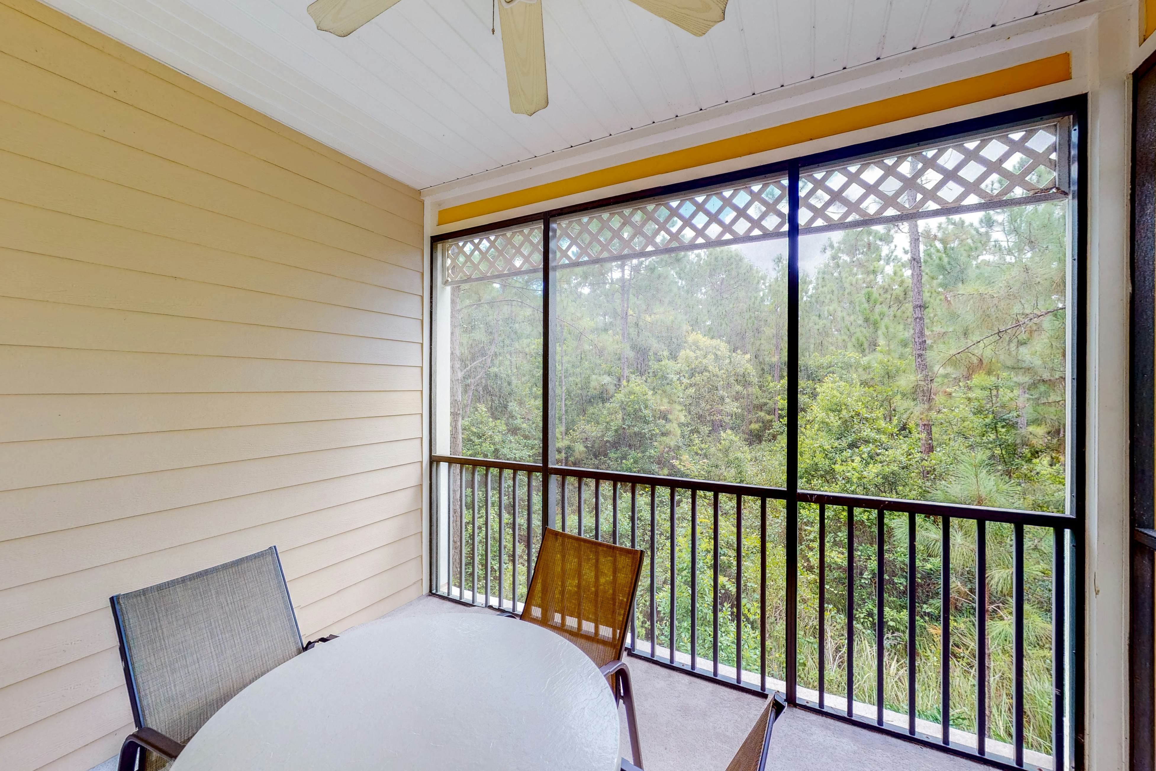 2nd floor condo w/ hot tub, balcony, gym, sauna, pools, near theme parks