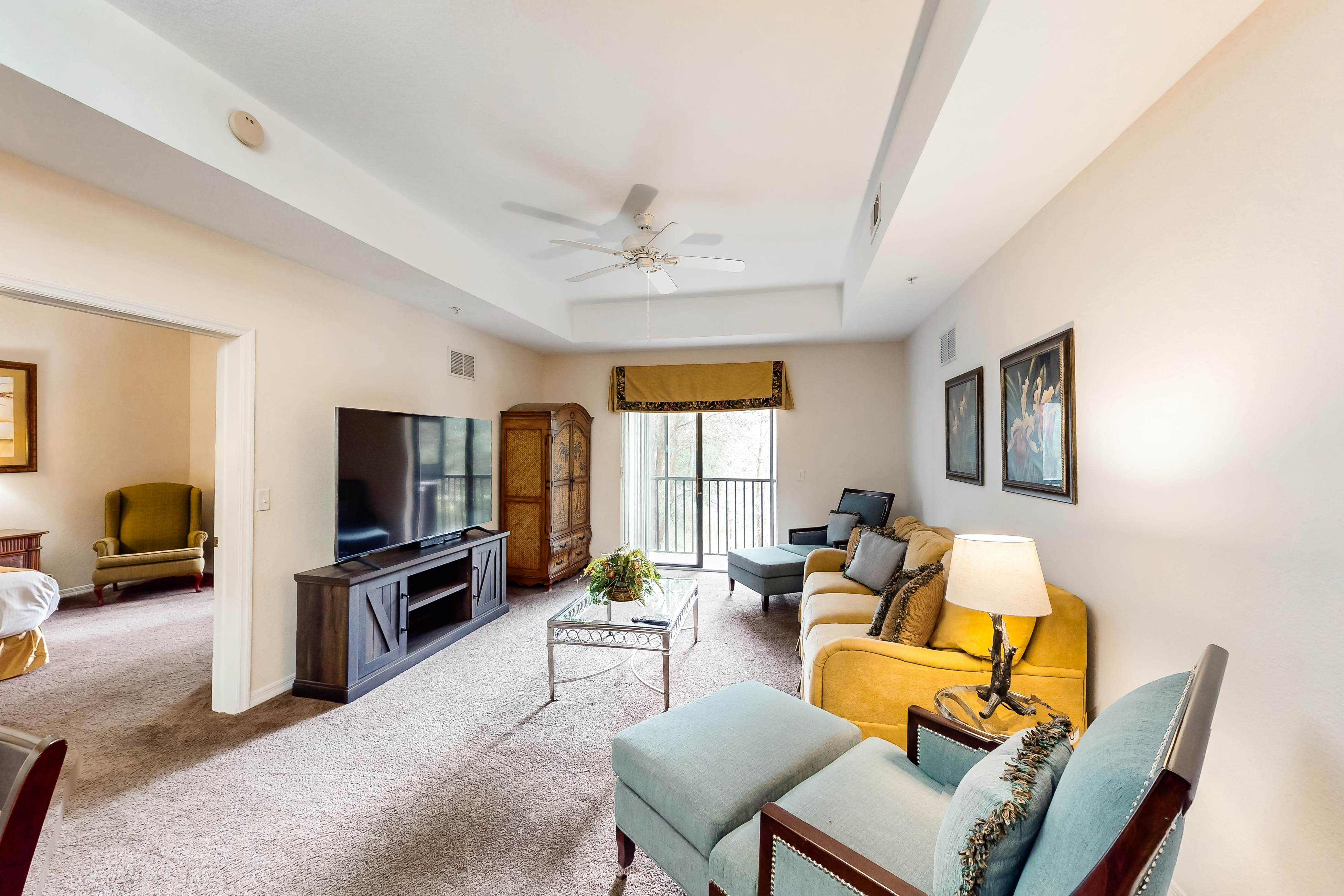 2nd-floor condo near parks with pools, hot tub, & balcony