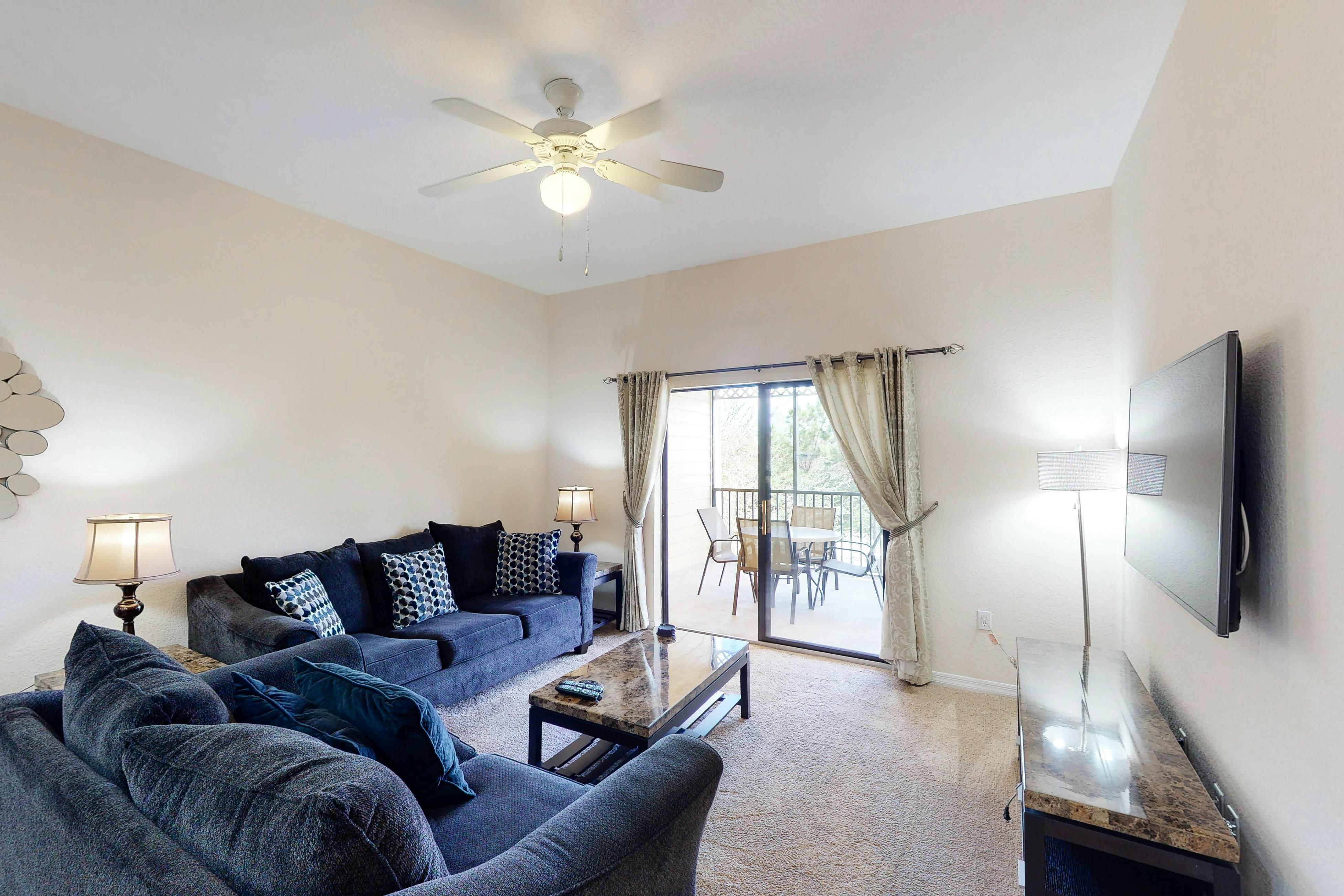 3rd floor condo w/ pools, balcony, sauna, gym, hot tub, near theme parks