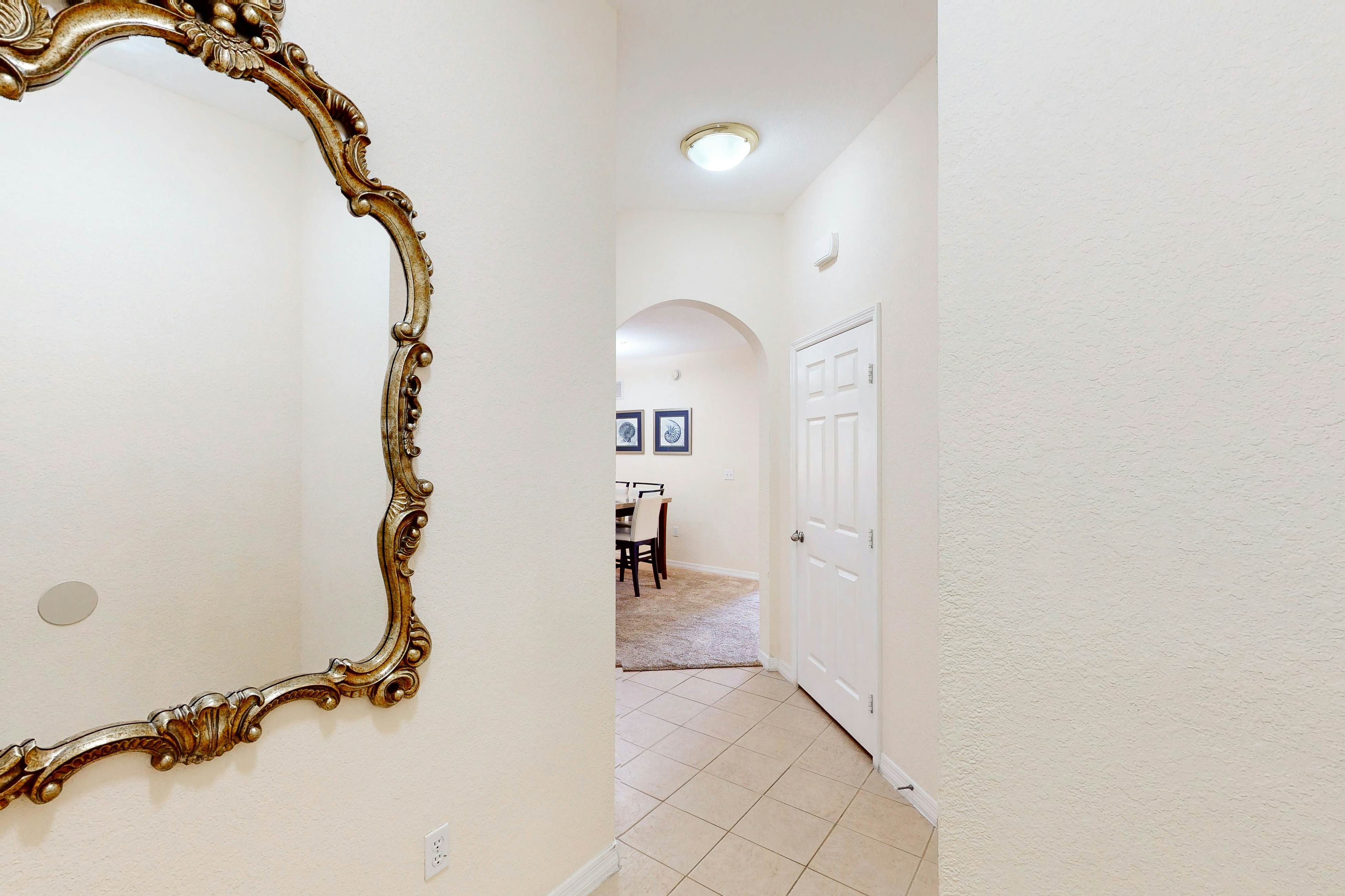 3rd floor condo w/ pools, balcony, sauna, gym, hot tub, near theme parks