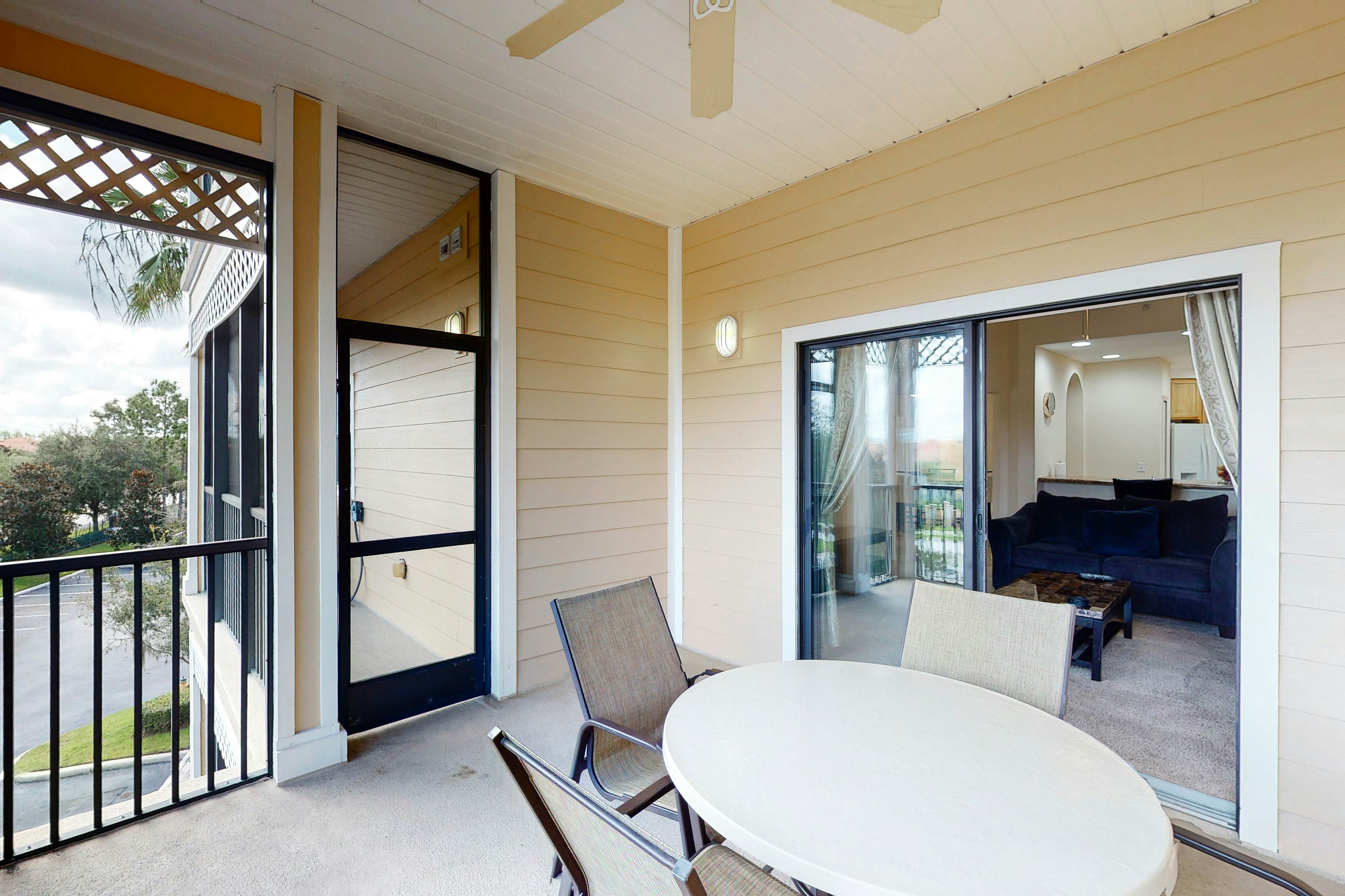 3rd floor condo w/ pools, balcony, sauna, gym, hot tub, near theme parks