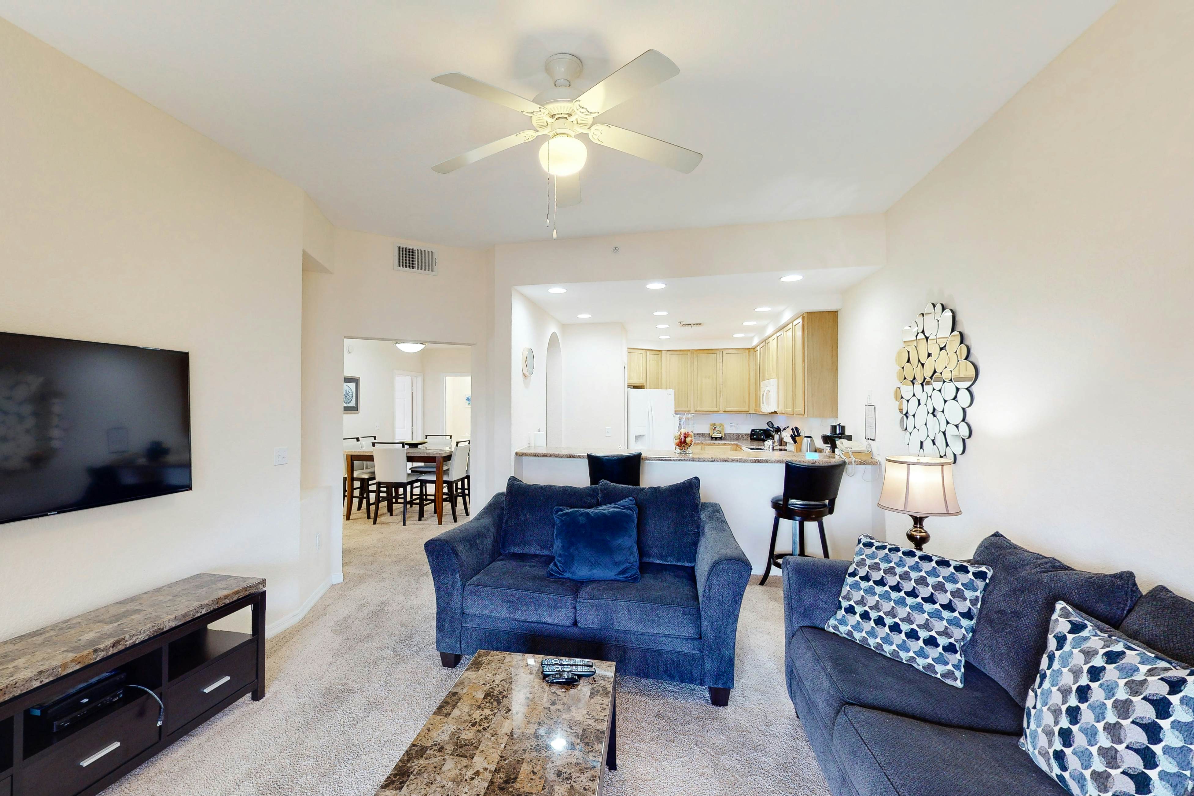 3rd floor condo w/ pools, balcony, sauna, gym, hot tub, near theme parks