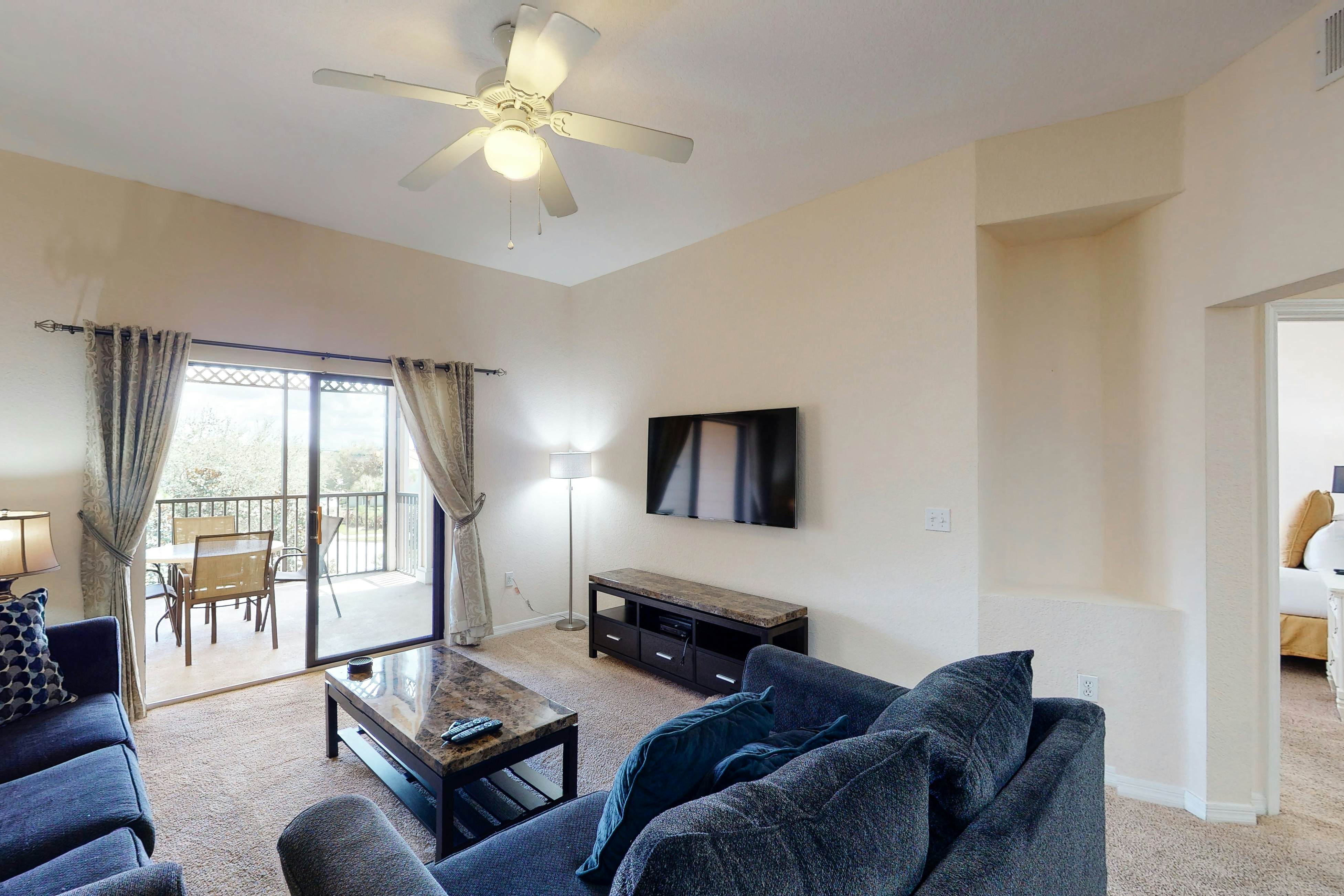 3rd floor condo w/ pools, balcony, sauna, gym, hot tub, near theme parks