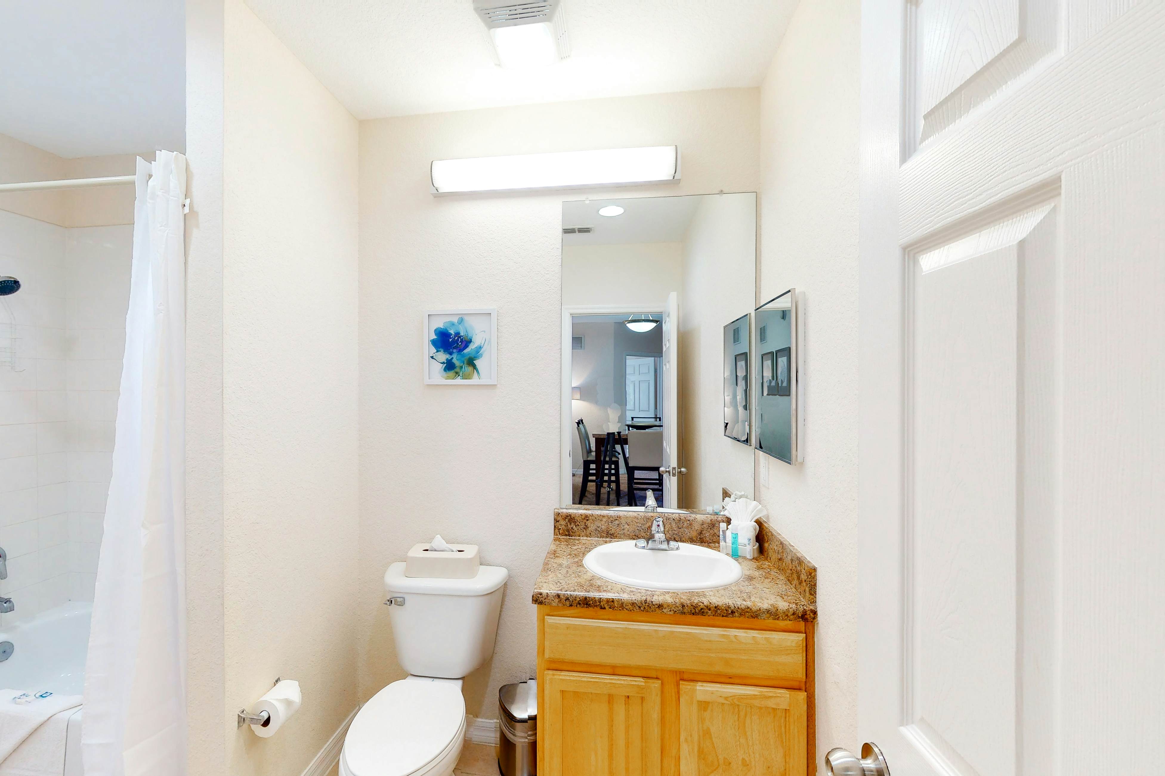 3rd floor condo w/ pools, balcony, sauna, gym, hot tub, near theme parks