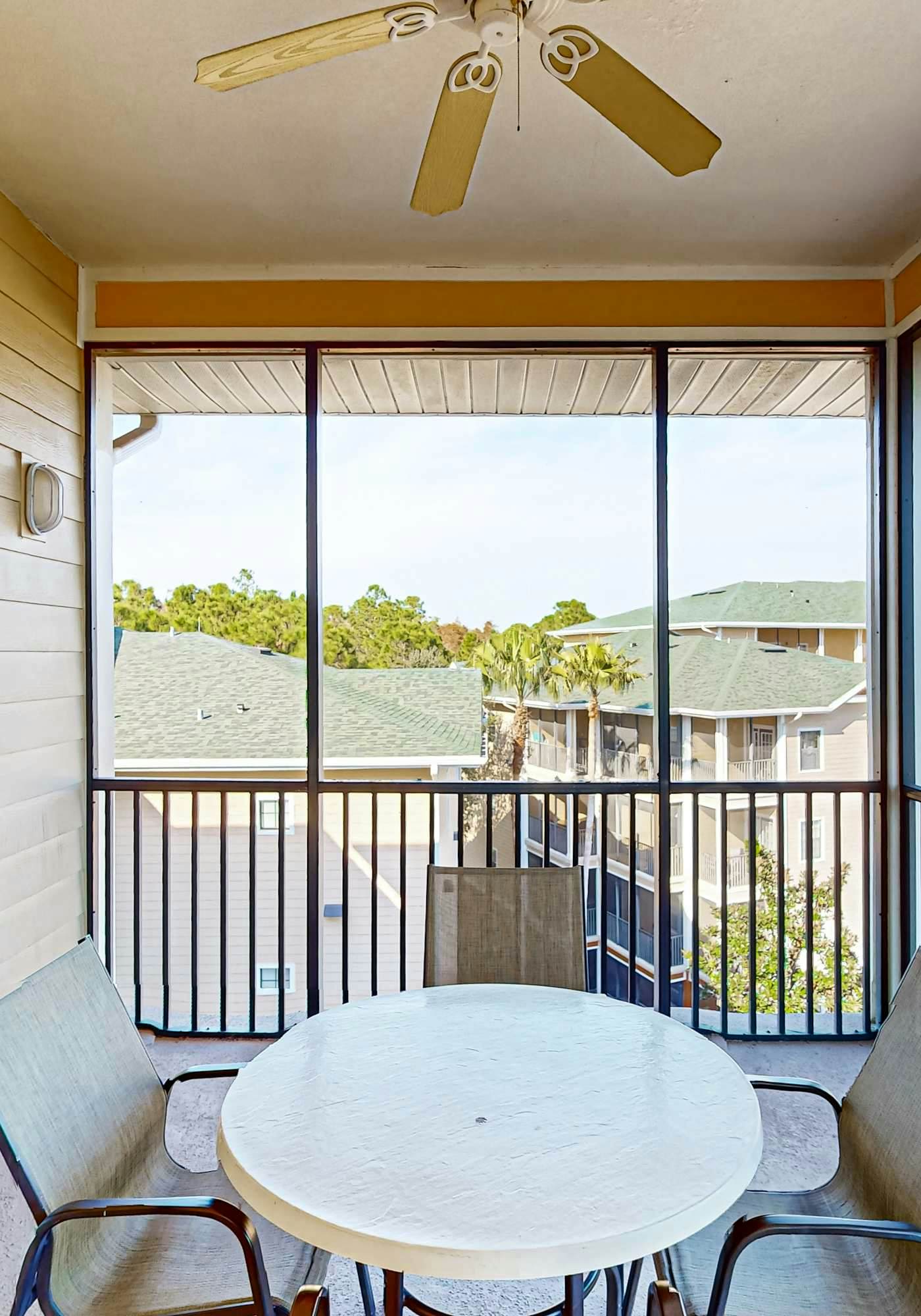 5th floor condo w/ balcony, hot tub, shared pools, gym, sauna, near theme parks