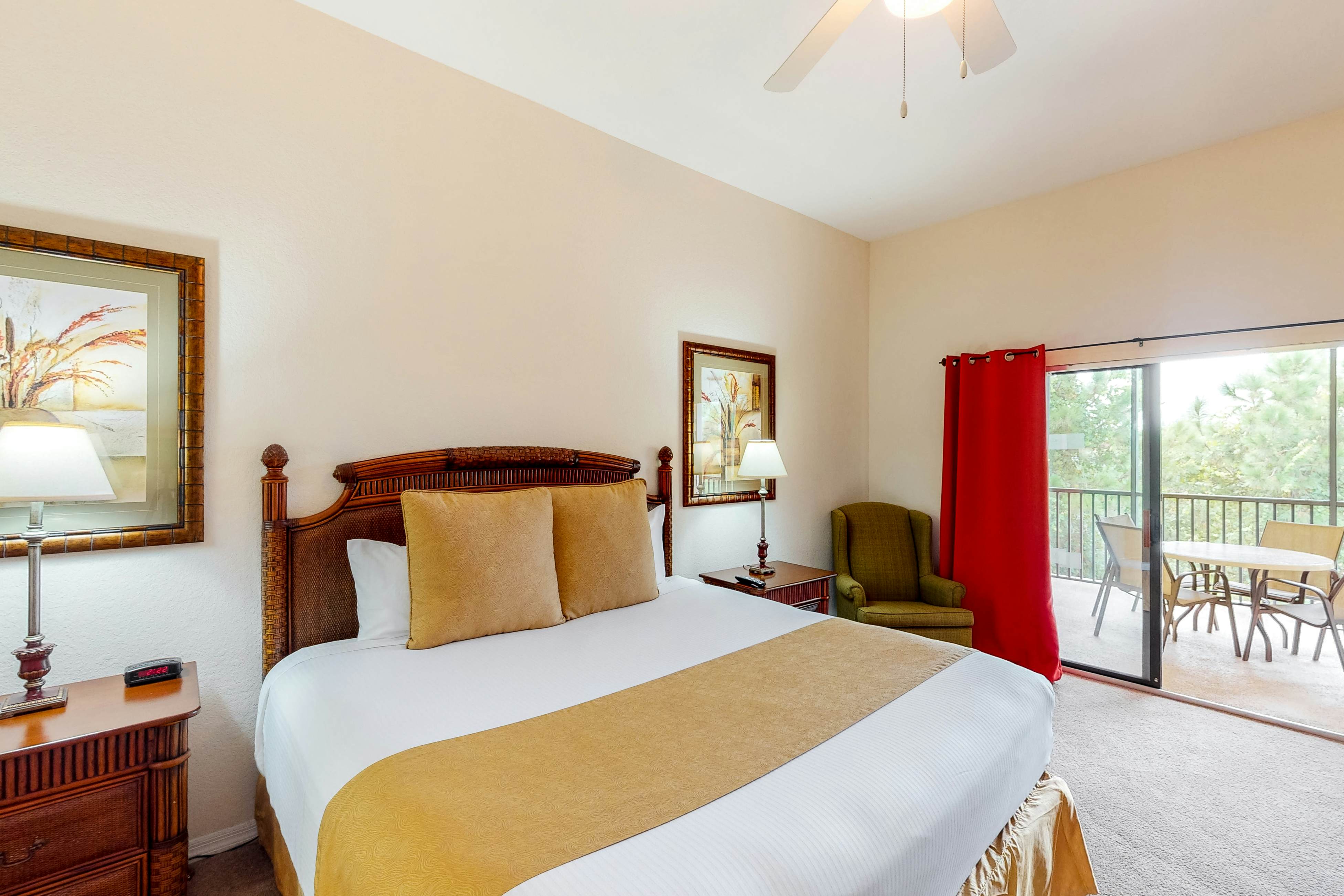 5th floor condo w/ shared pools, balcony, gym, hot tub, sauna, near theme parks