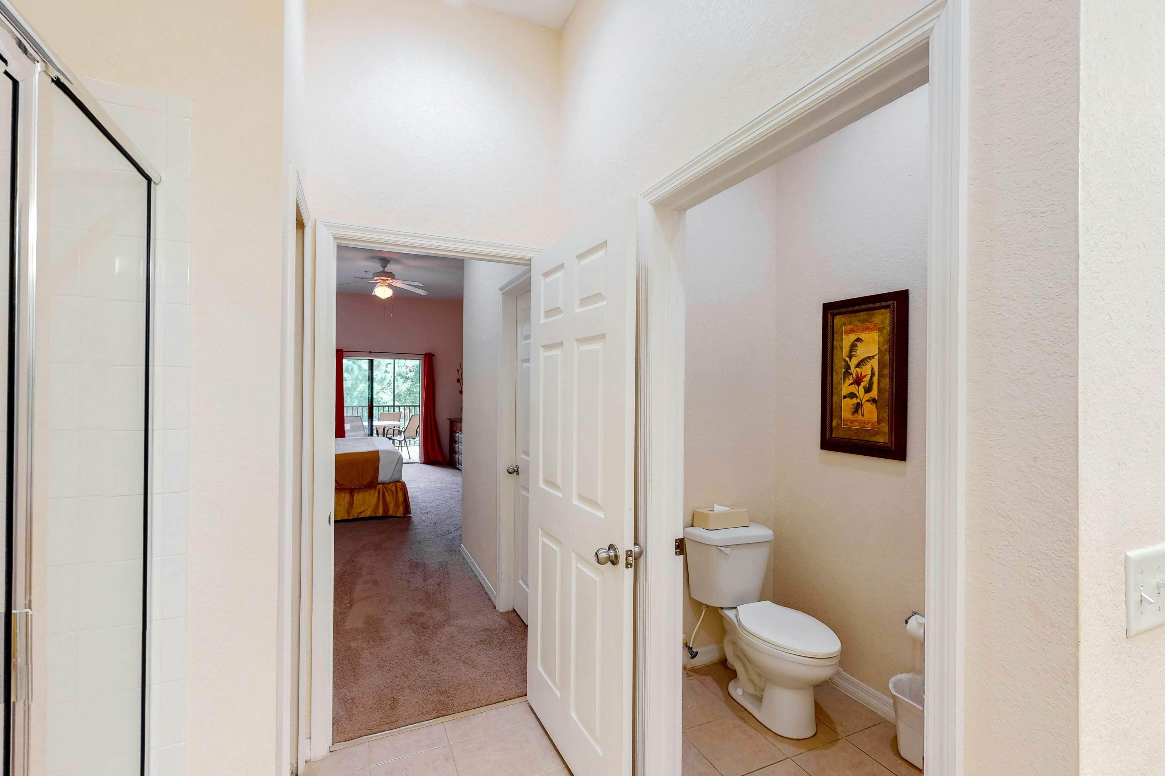 5th floor condo w/ shared pools, balcony, gym, hot tub, sauna, near theme parks