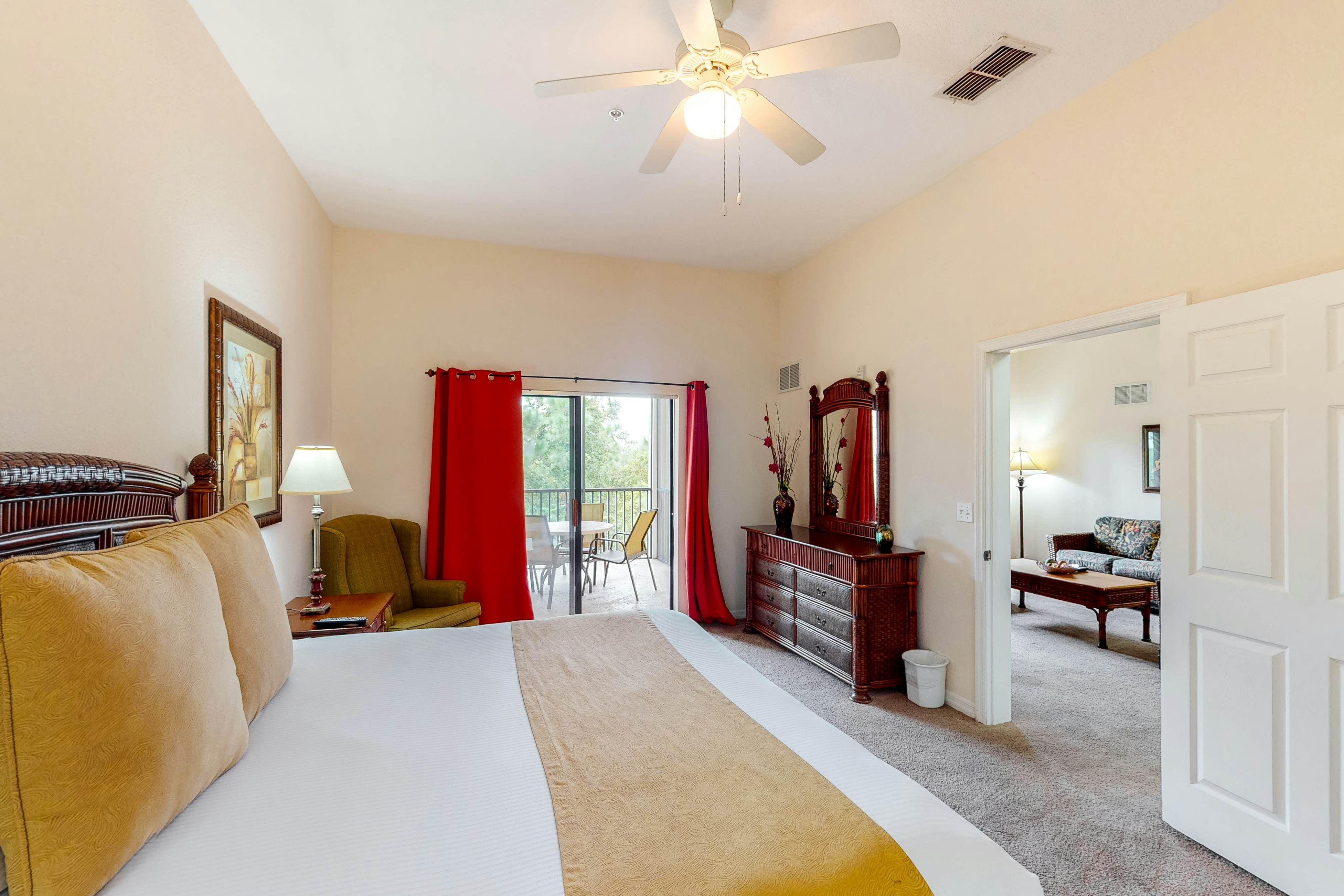 5th floor condo w/ shared pools, balcony, gym, hot tub, sauna, near theme parks