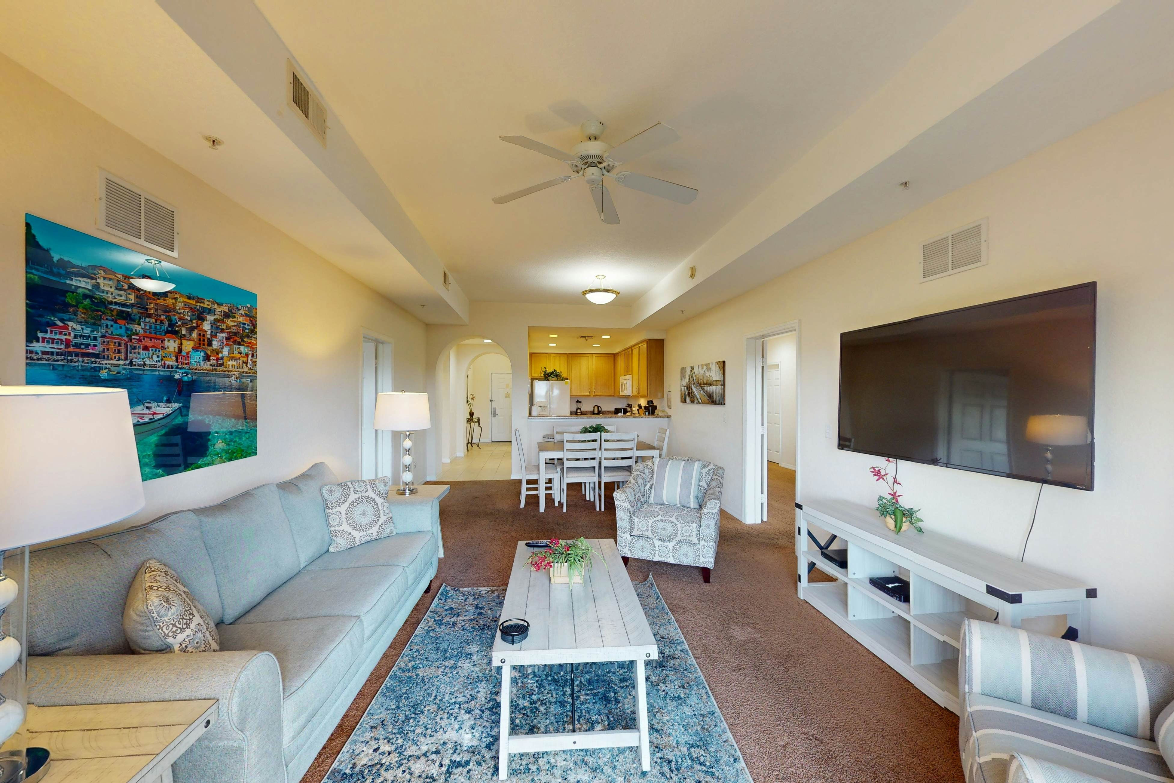 4th floor condo w/ shared pools, hot tub, gym, balcony, sauna, near theme parks