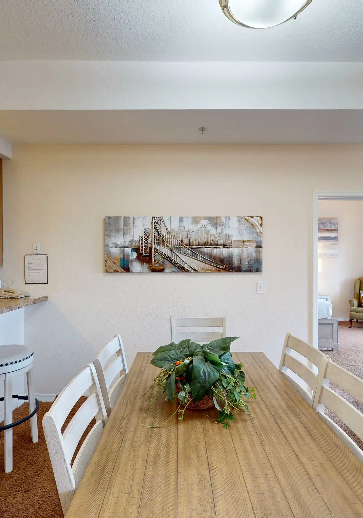 4th floor condo w/ shared pools, hot tub, gym, balcony, sauna, near theme parks
