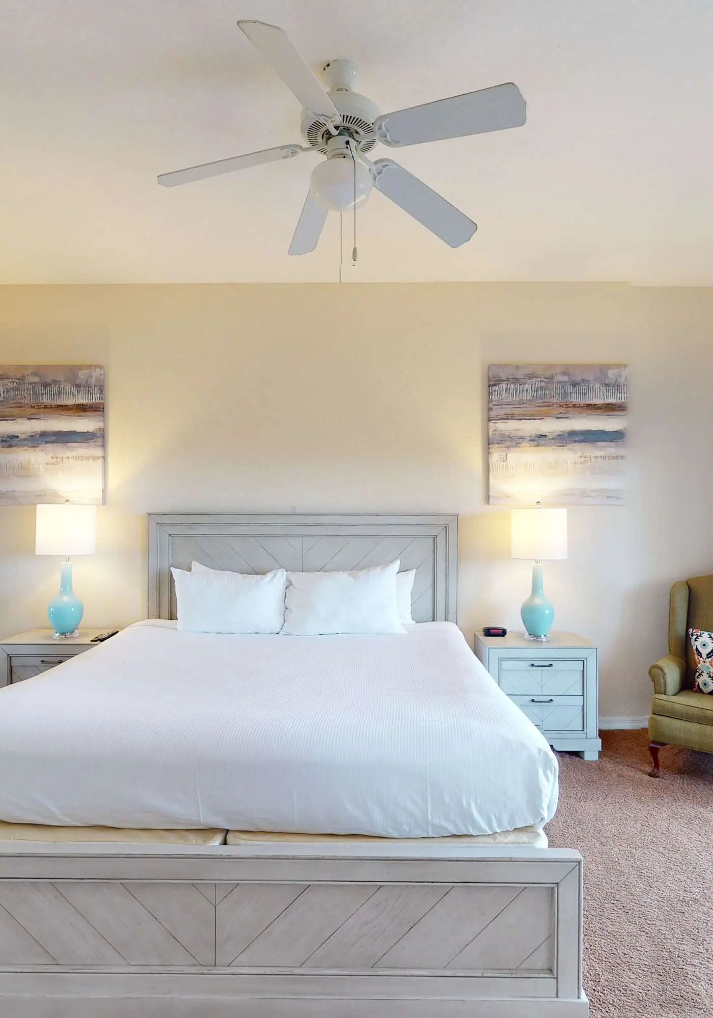 4th floor condo w/ shared pools, hot tub, gym, balcony, sauna, near theme parks